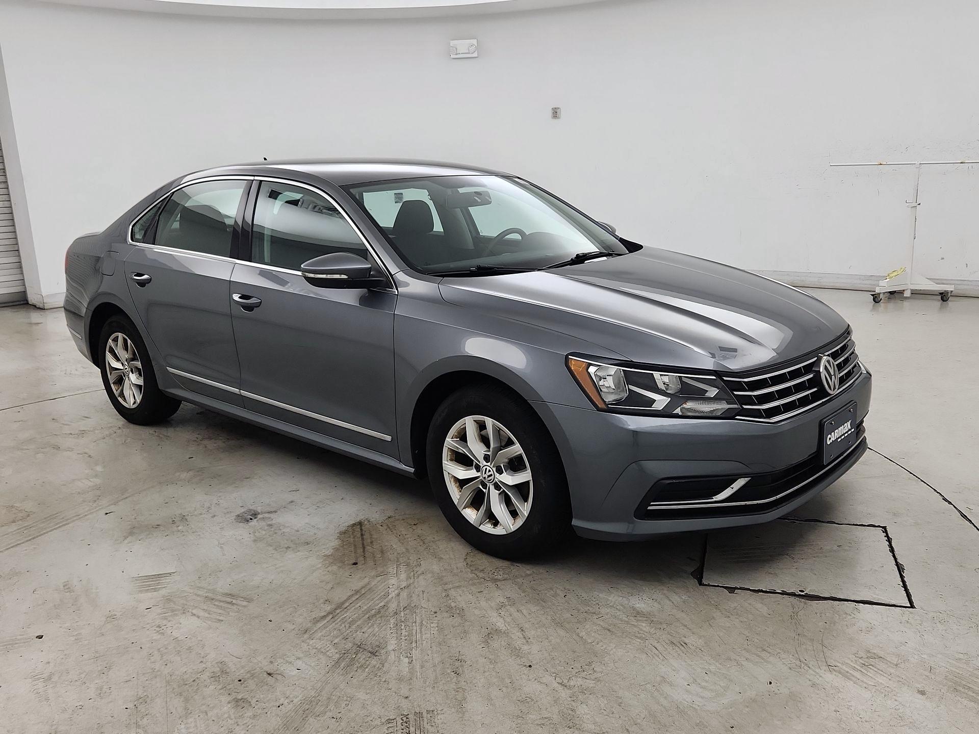 Thumbnail: 2017 Volkswagen Passat - 1