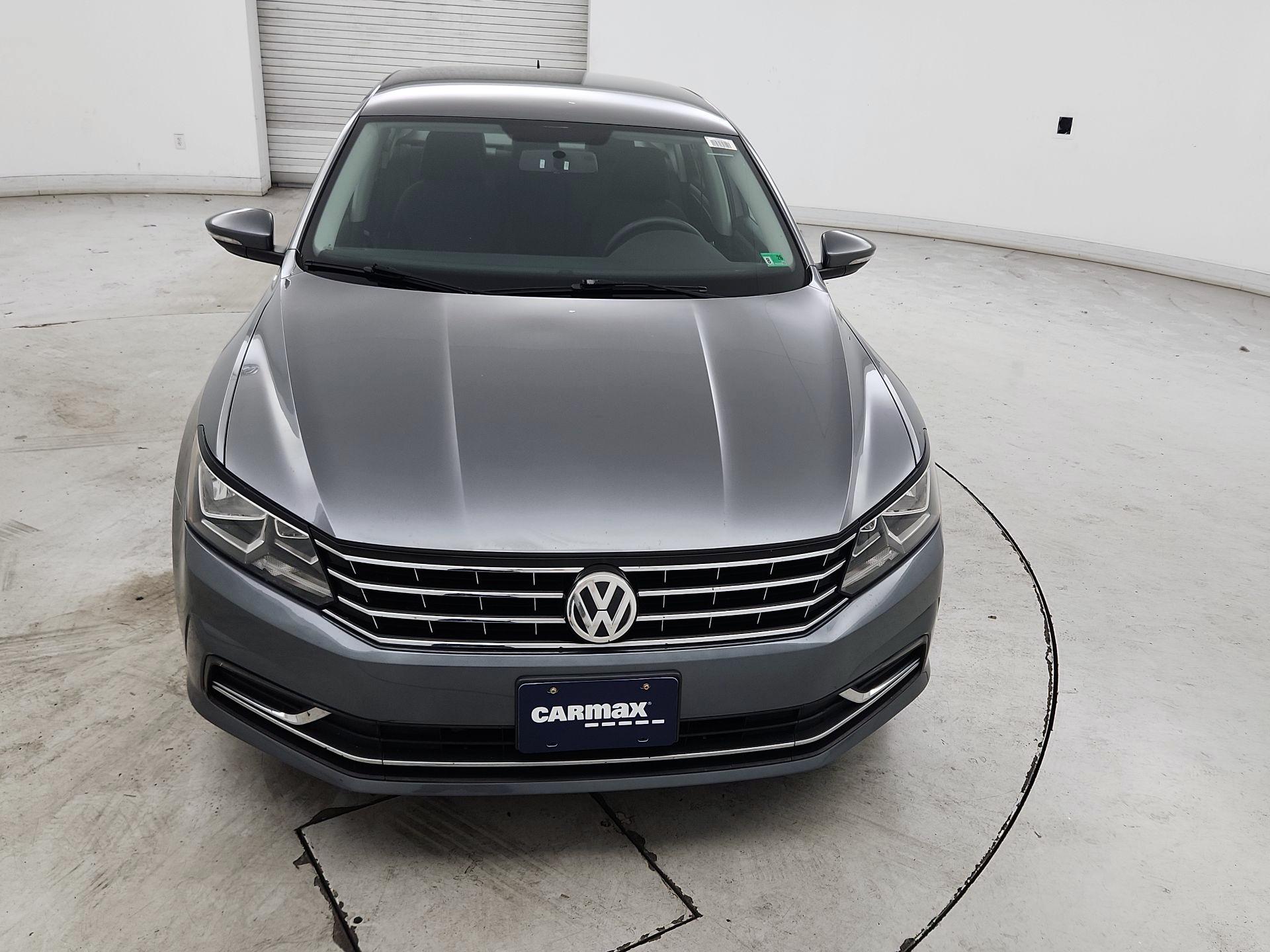 Thumbnail: 2017 Volkswagen Passat - 2