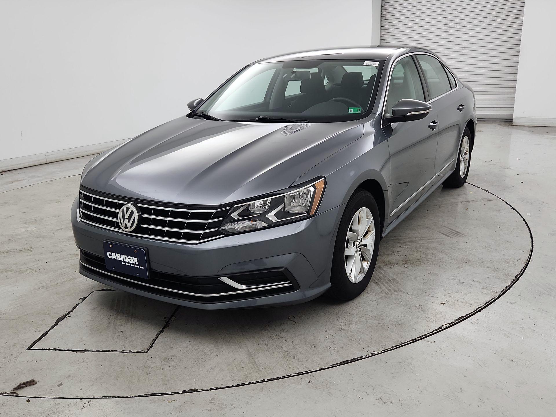Thumbnail: 2017 Volkswagen Passat - 3
