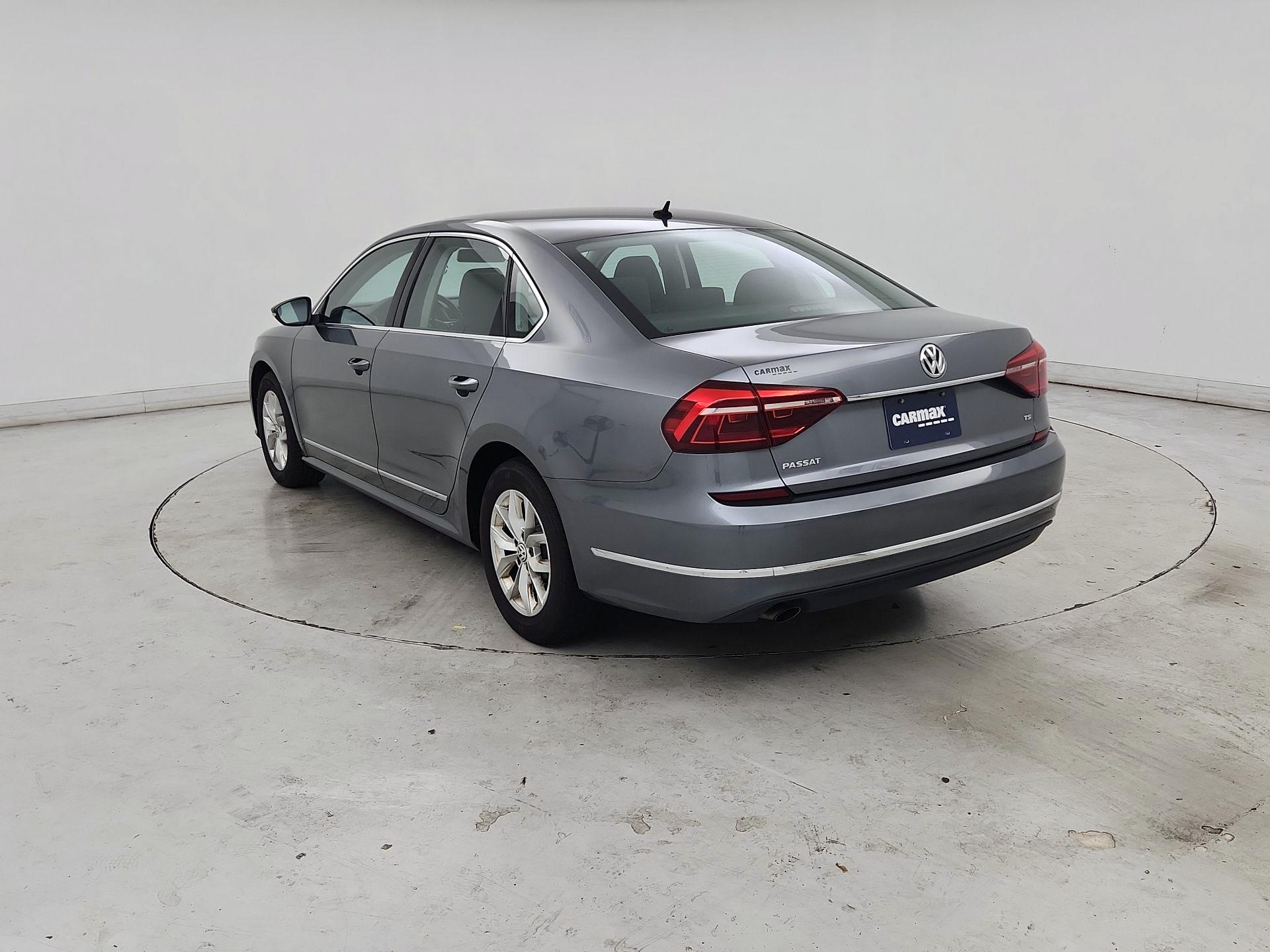 Thumbnail: 2017 Volkswagen Passat - 7
