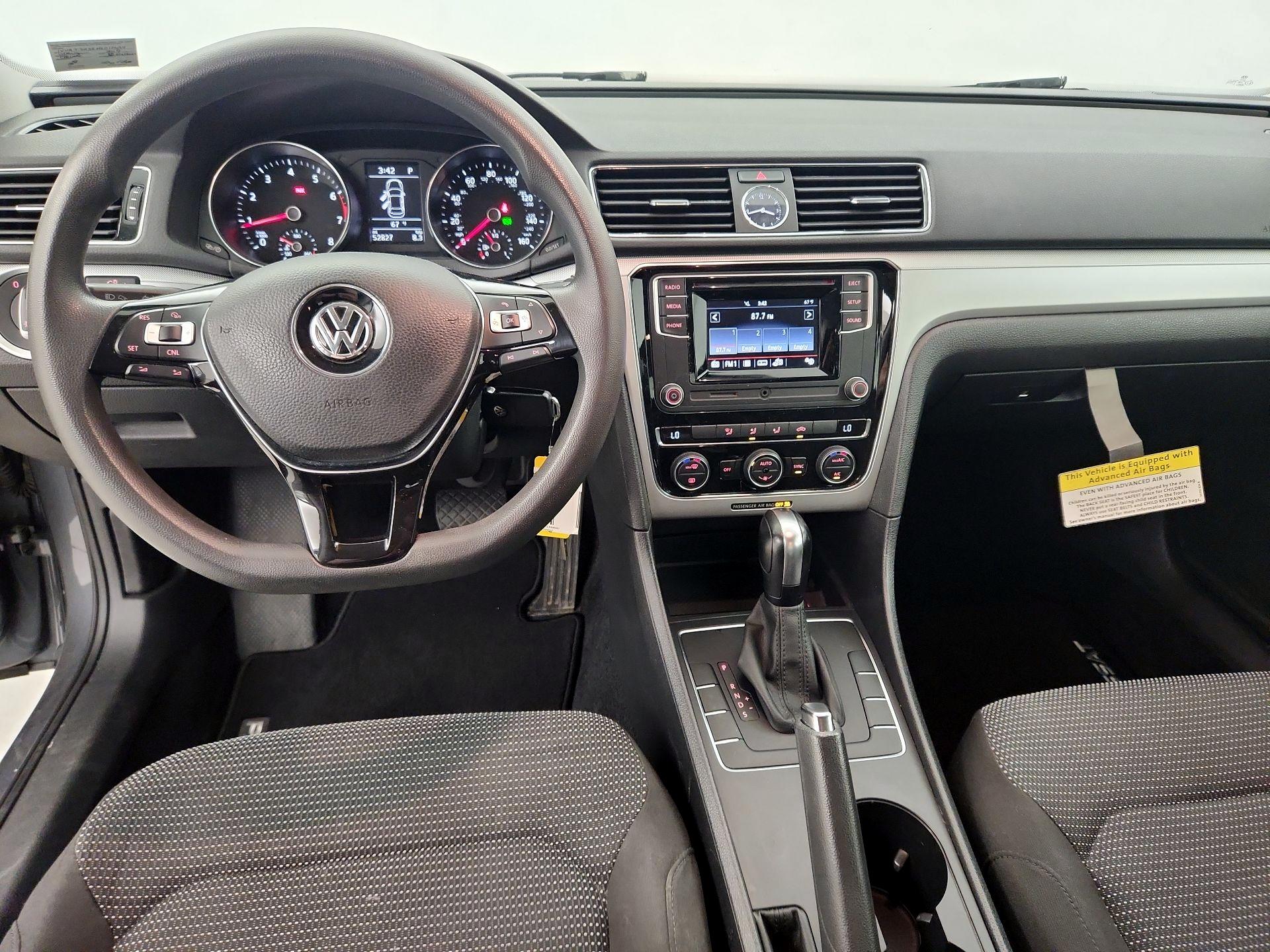 Thumbnail: 2017 Volkswagen Passat - 8