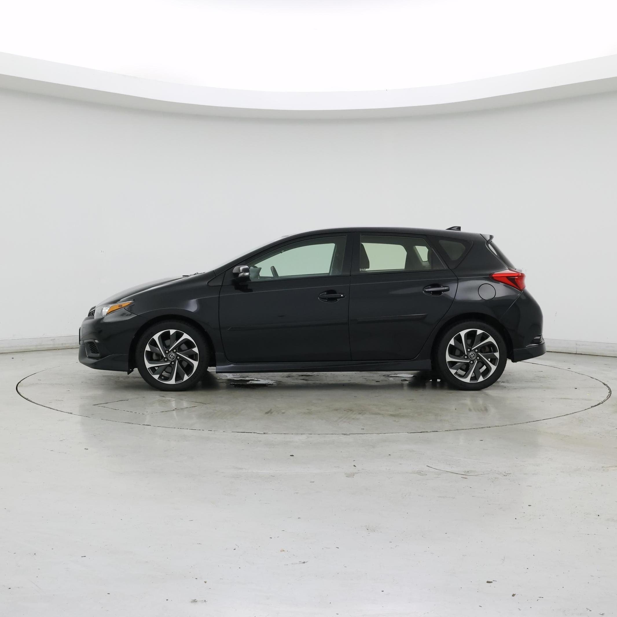 Thumbnail: 2018 Toyota Corolla iM - 3