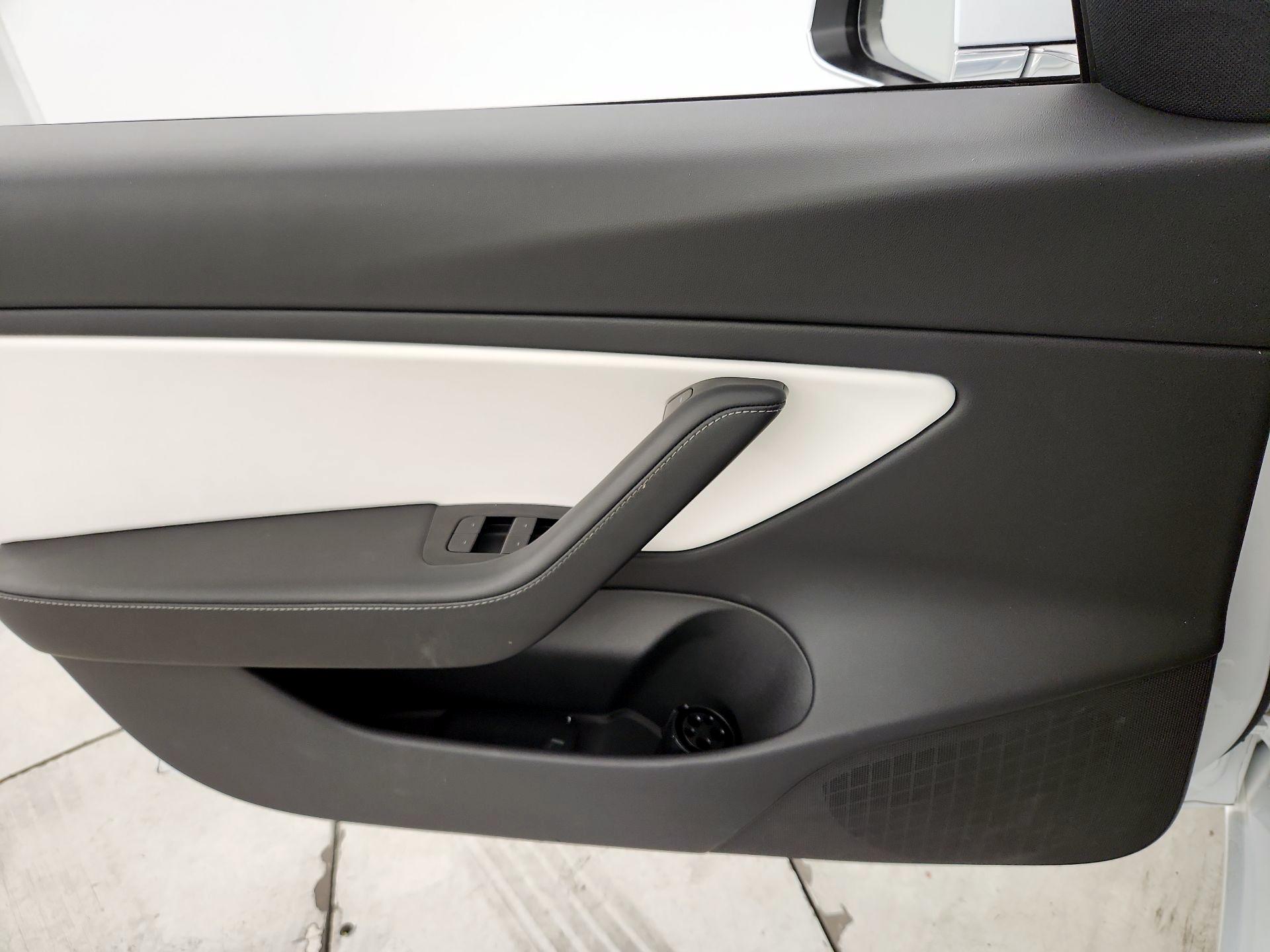 Thumbnail: 2020 Tesla Model 3 - 12