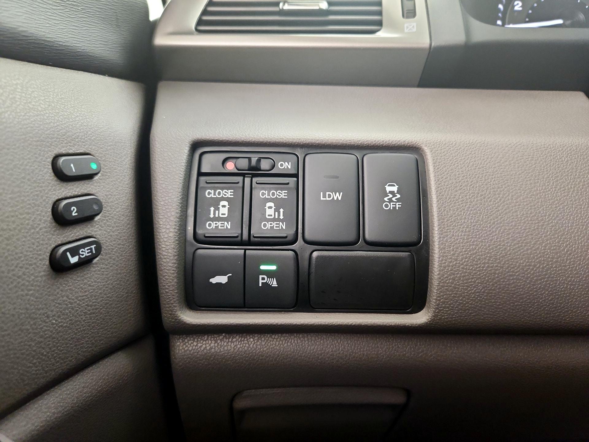 Thumbnail: 2017 Honda Odyssey - 13