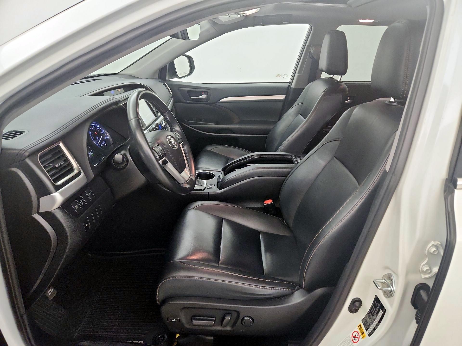 Thumbnail: 2019 Toyota Highlander - 11