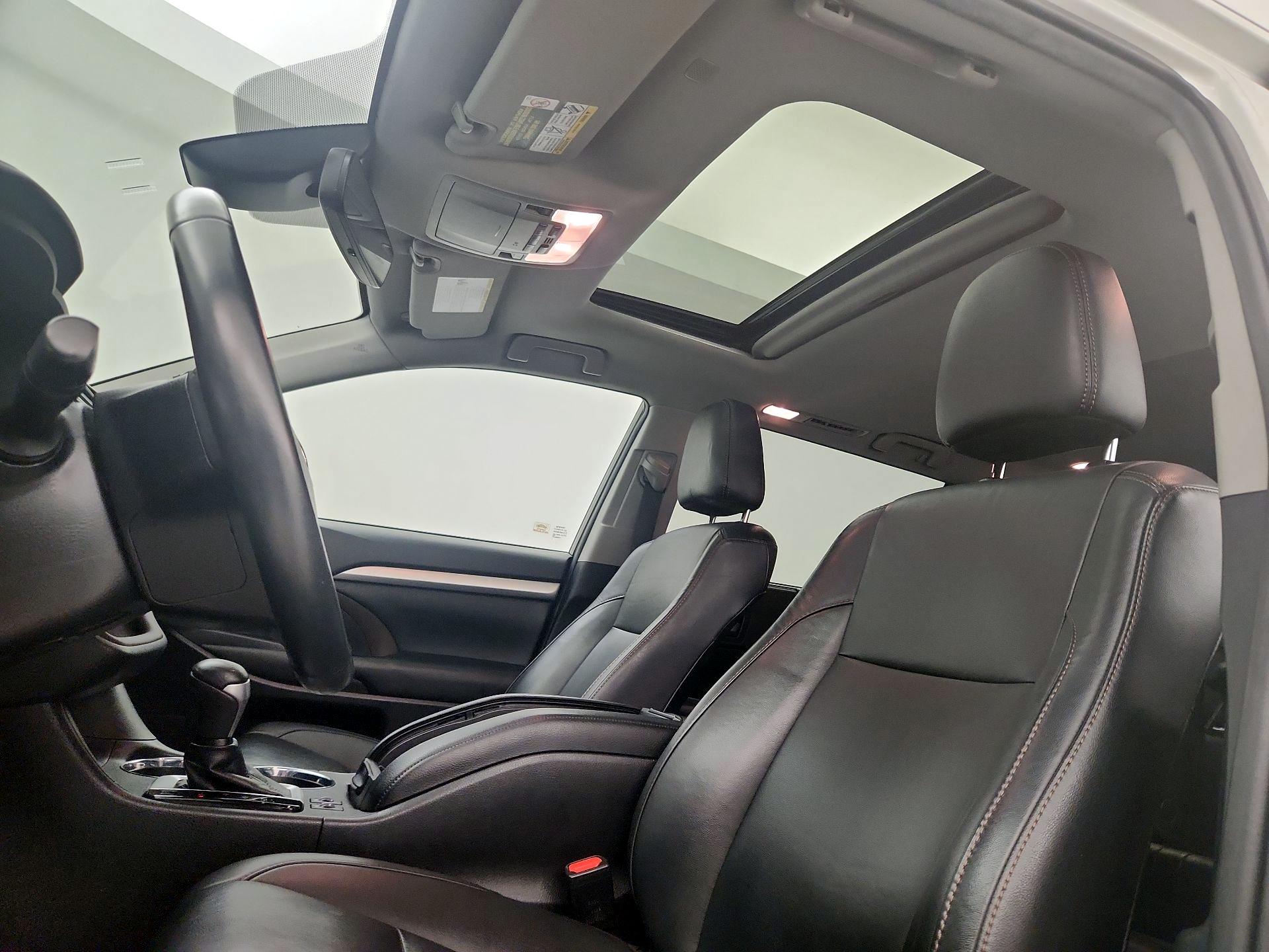 Thumbnail: 2019 Toyota Highlander - 19