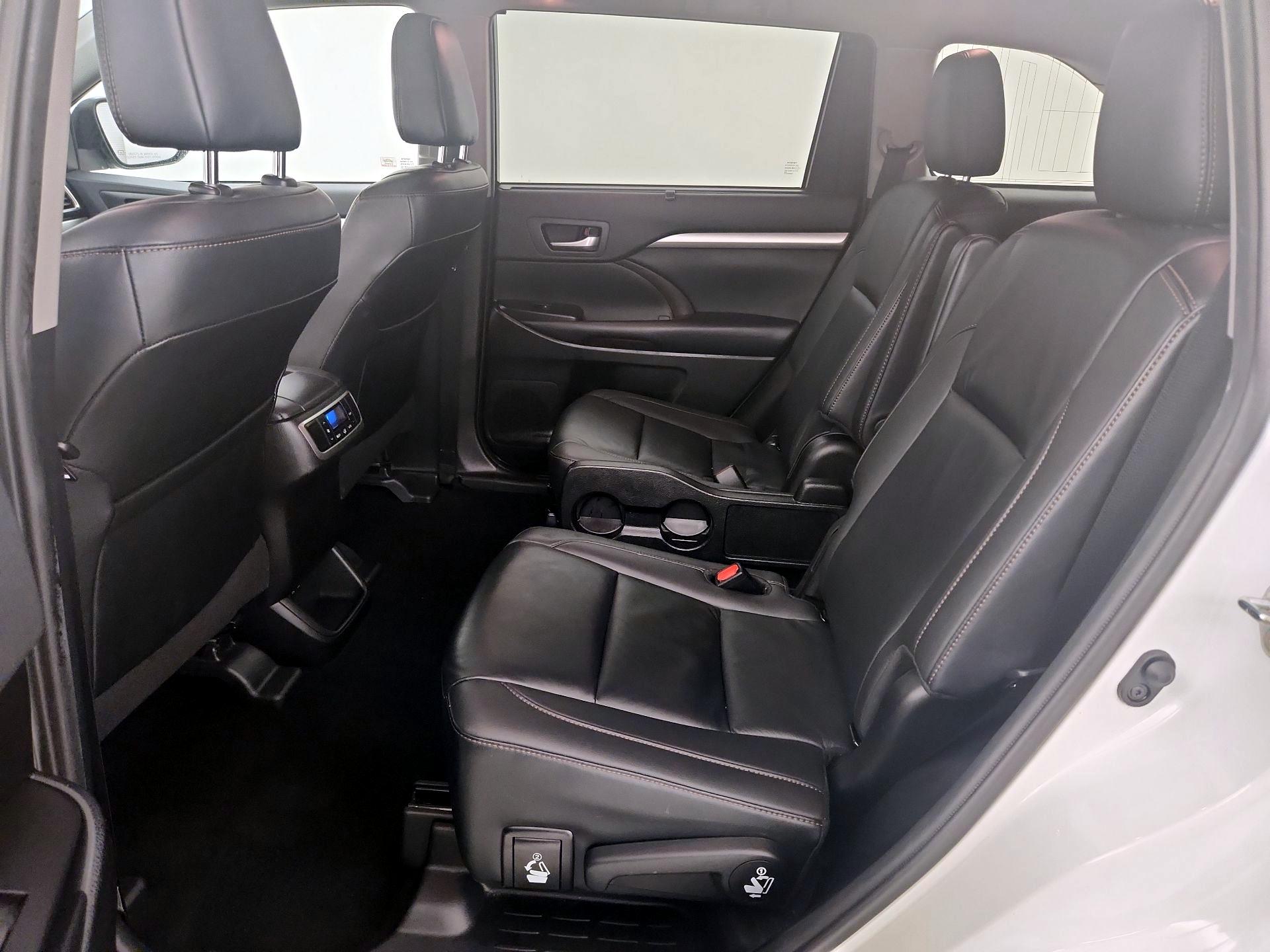 Thumbnail: 2019 Toyota Highlander - 20