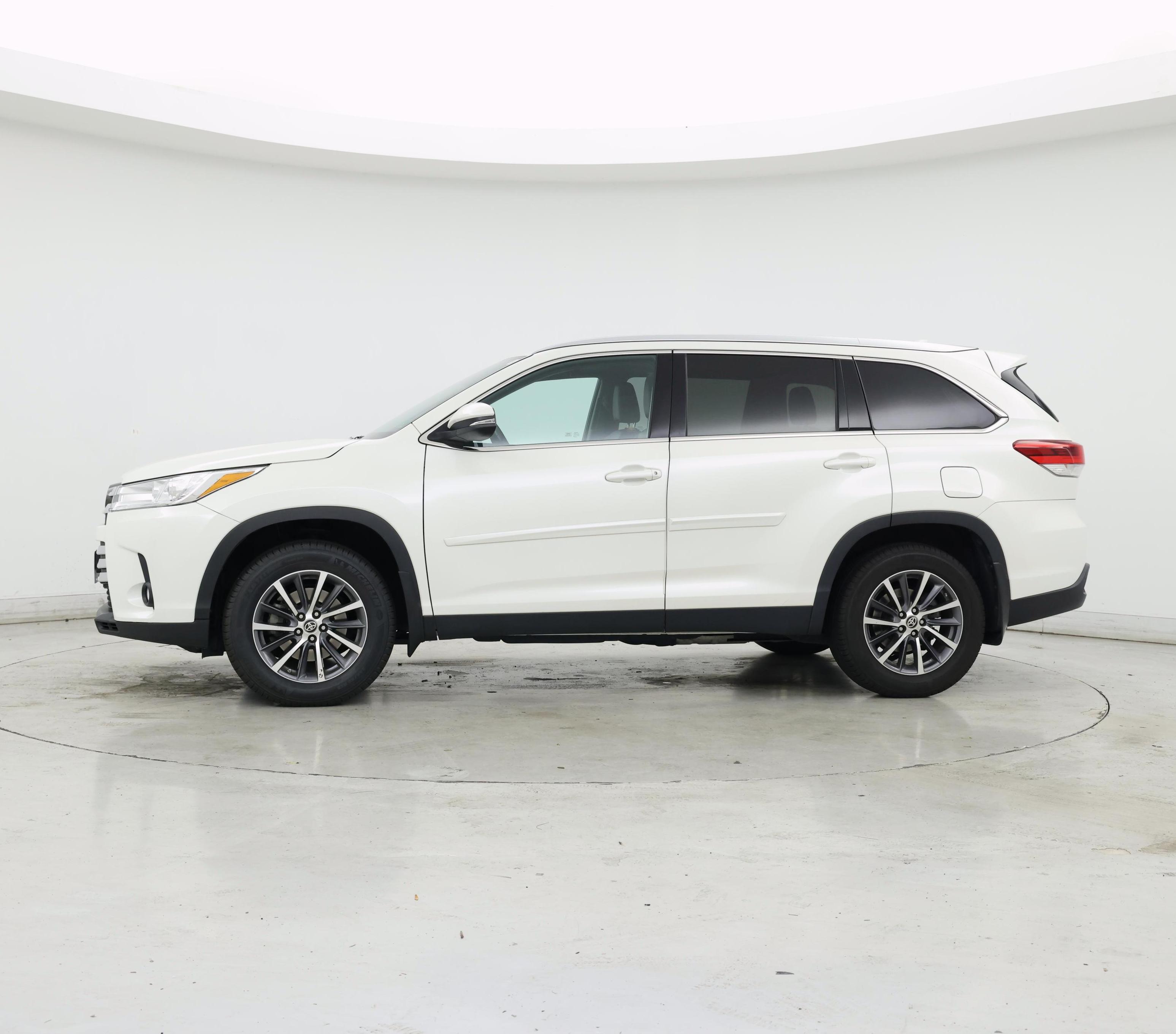 Thumbnail: 2019 Toyota Highlander - 3