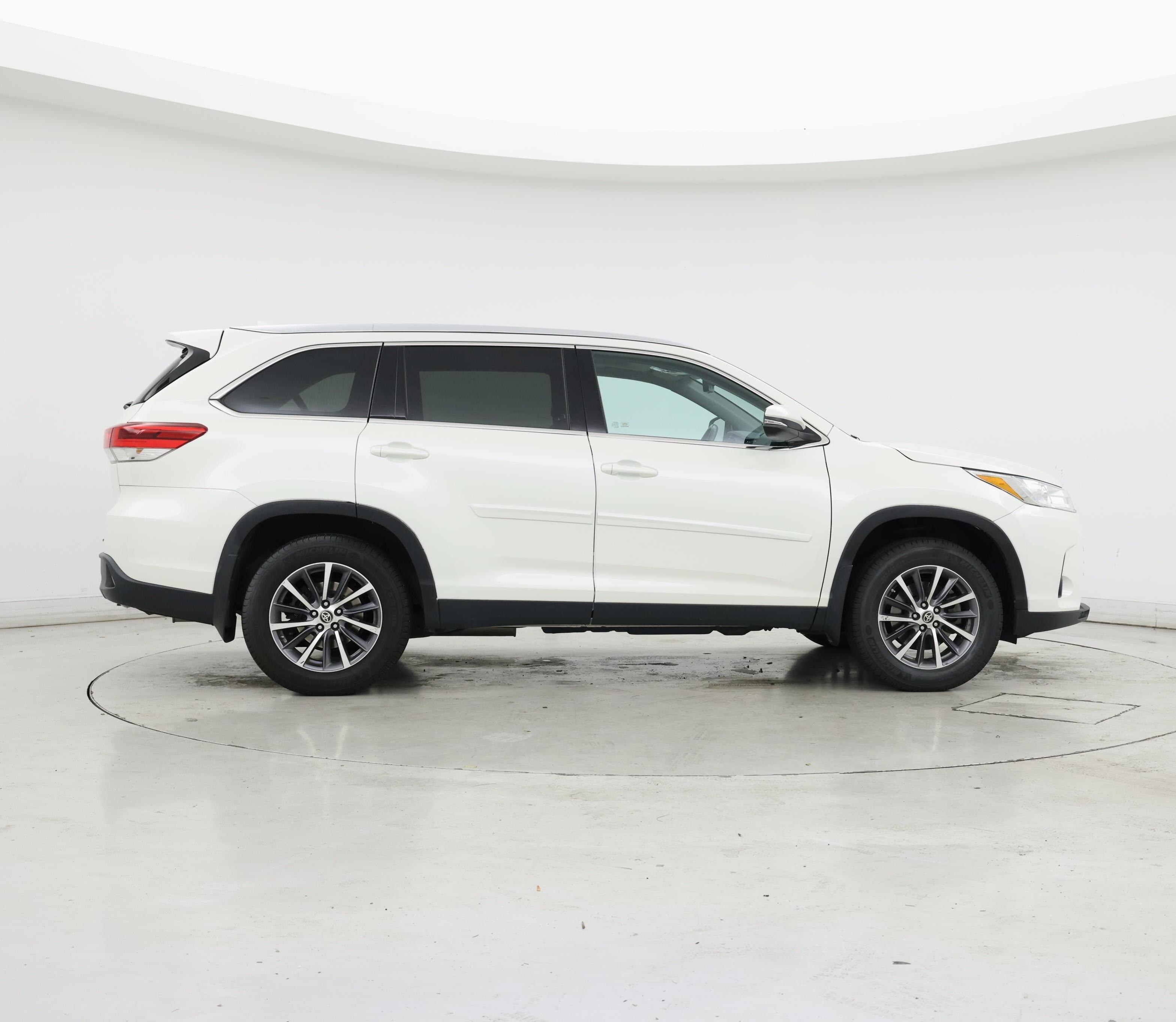 Thumbnail: 2019 Toyota Highlander - 7