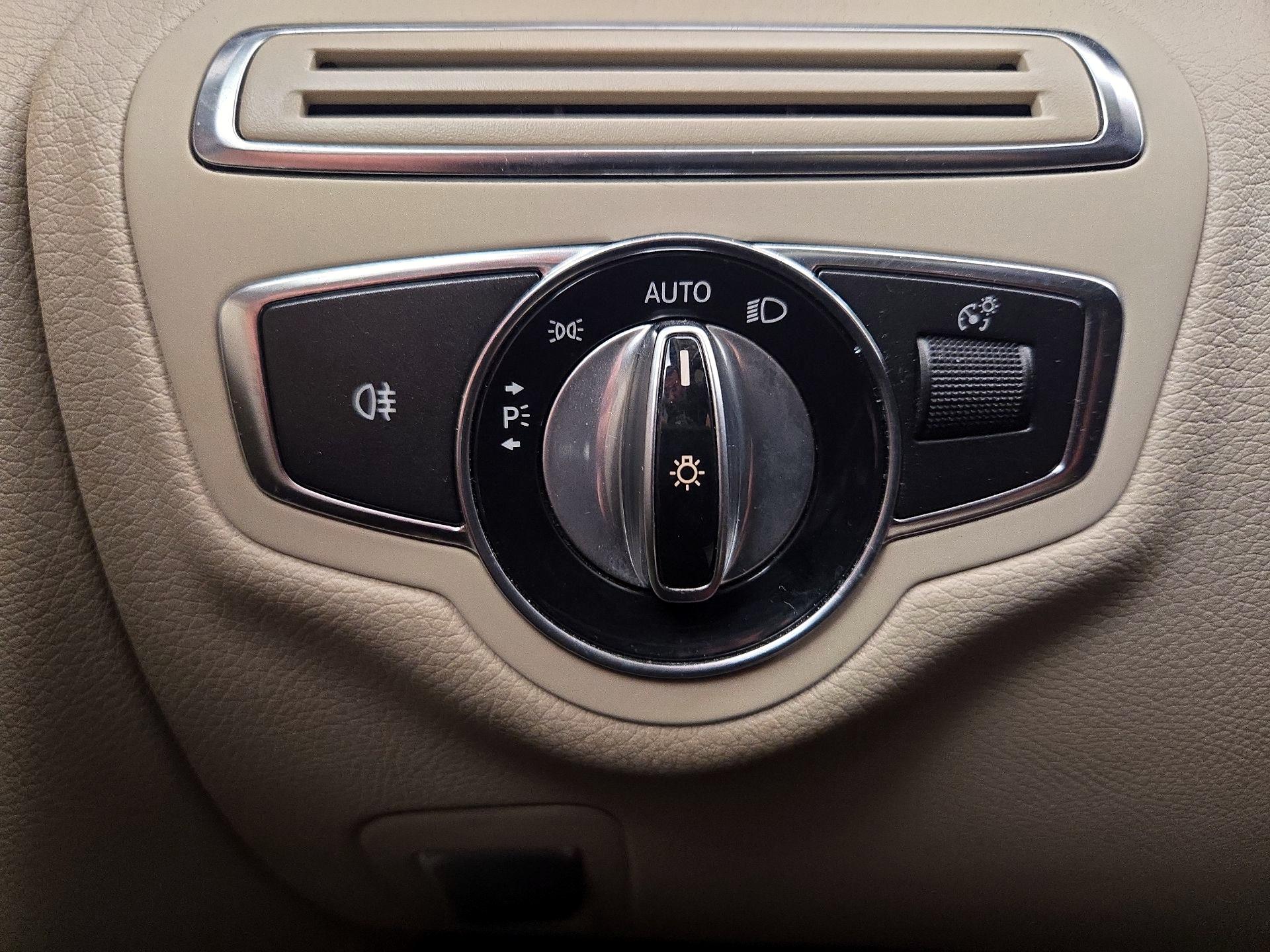 Thumbnail: 2015 Mercedes-Benz C-Class - 13