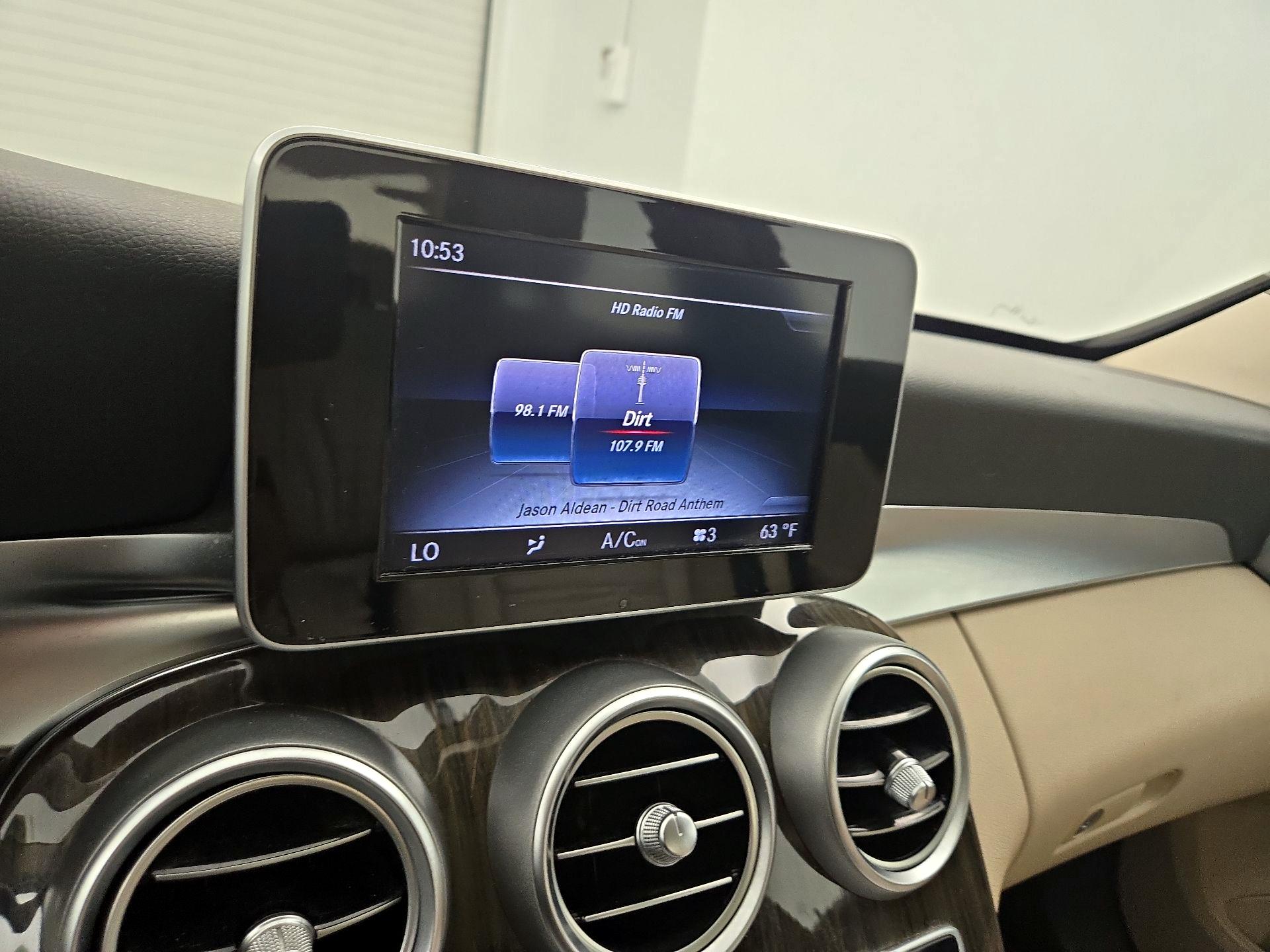 Thumbnail: 2015 Mercedes-Benz C-Class - 15