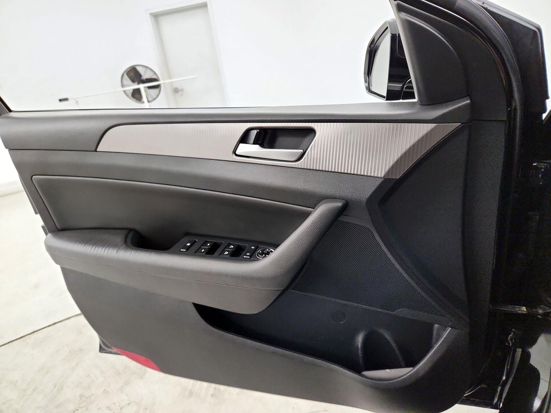 Thumbnail: 2019 Hyundai Sonata - 10
