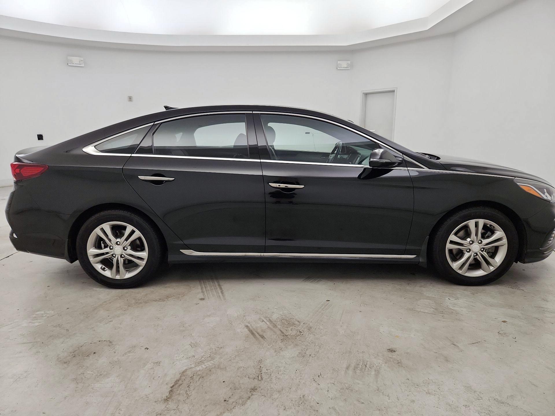 Thumbnail: 2019 Hyundai Sonata - 4