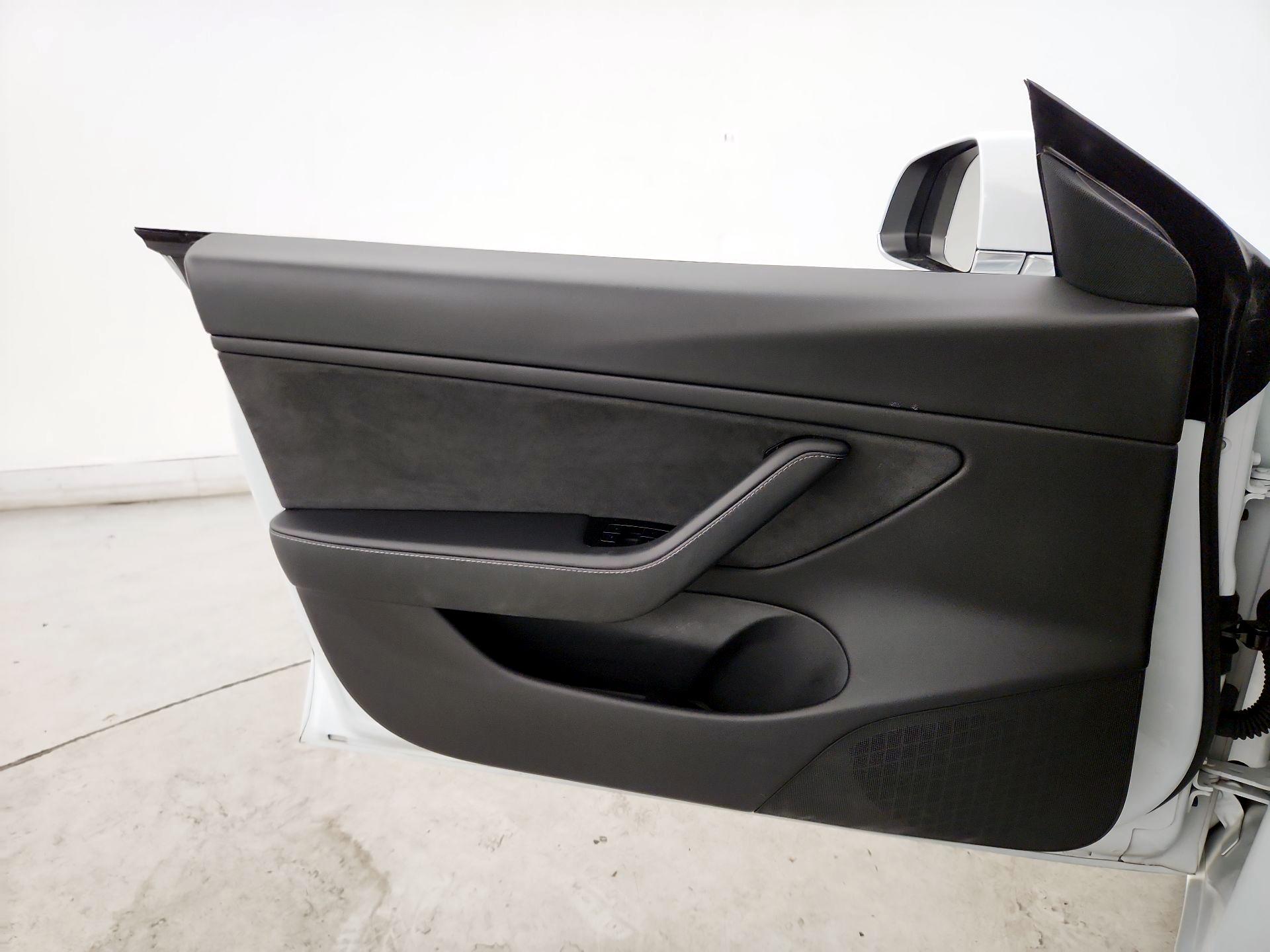 Thumbnail: 2020 Tesla Model 3 - 12