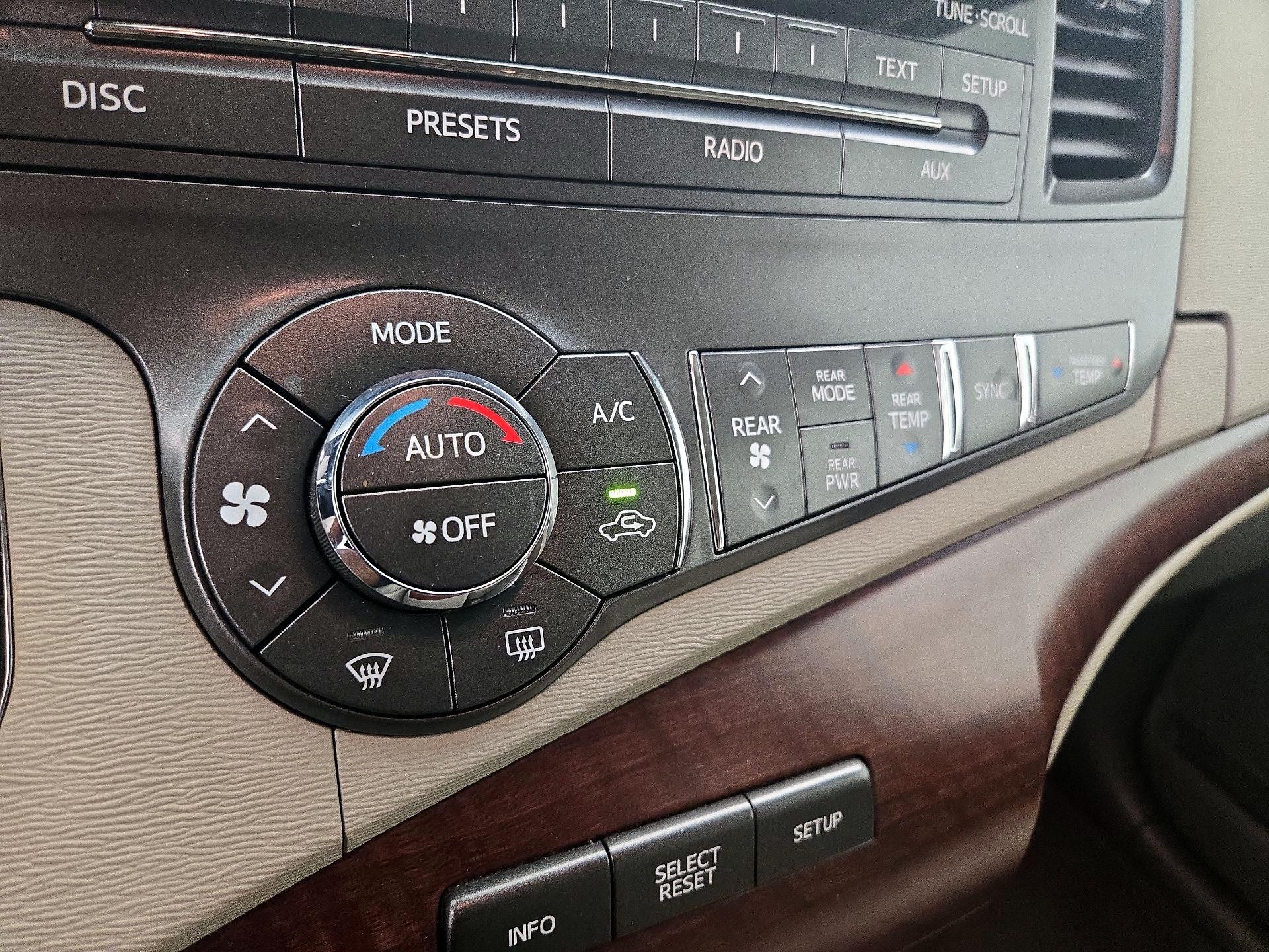 Thumbnail: 2014 Toyota Sienna - 16
