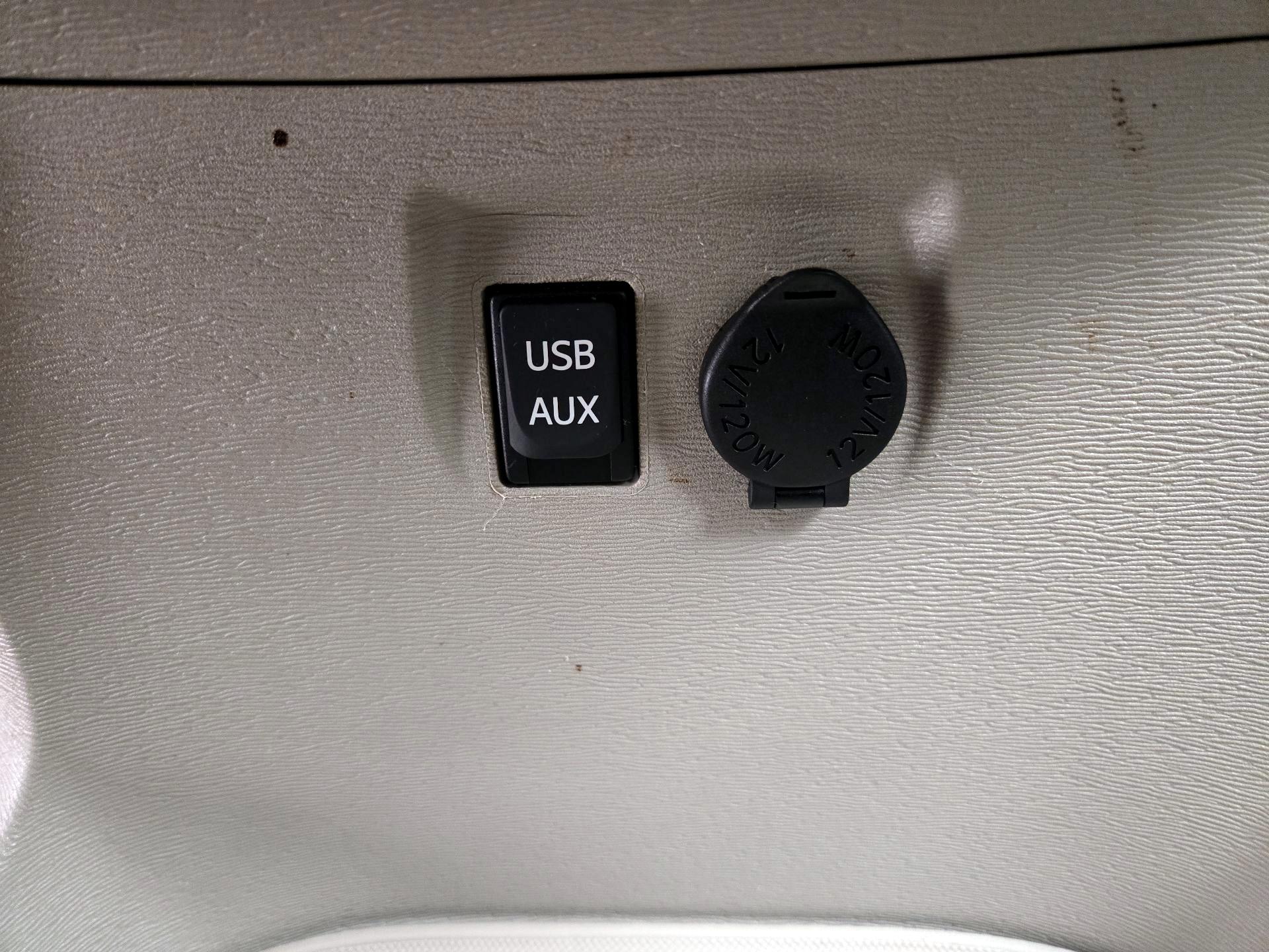 Thumbnail: 2014 Toyota Sienna - 18