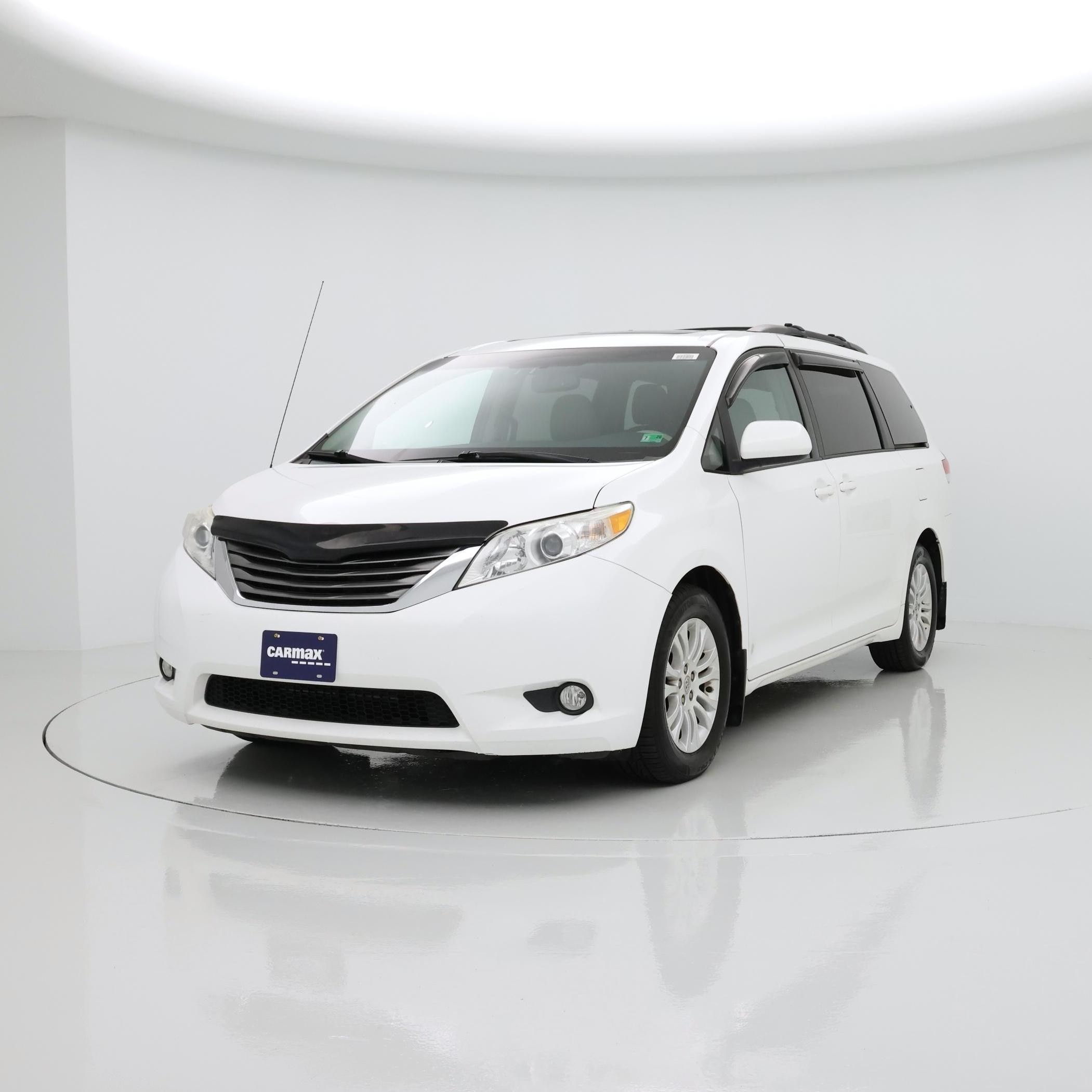 Thumbnail: 2014 Toyota Sienna - 4