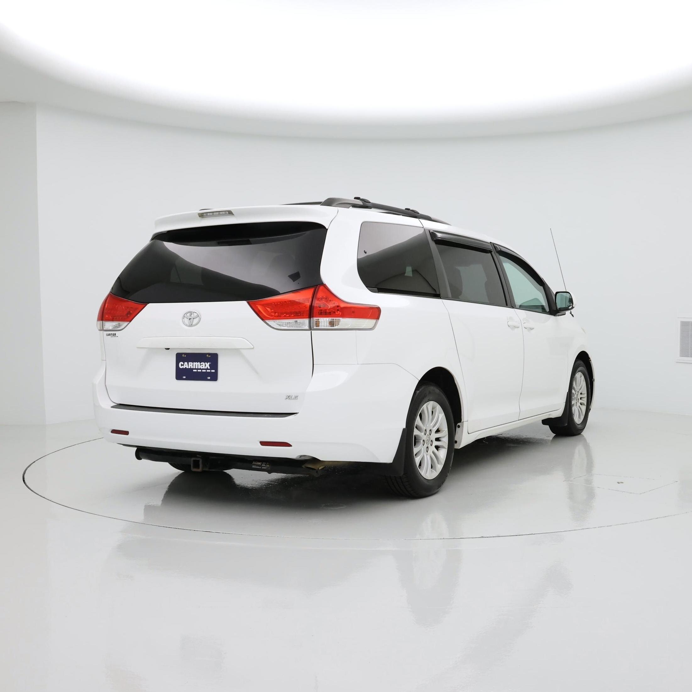 Thumbnail: 2014 Toyota Sienna - 8