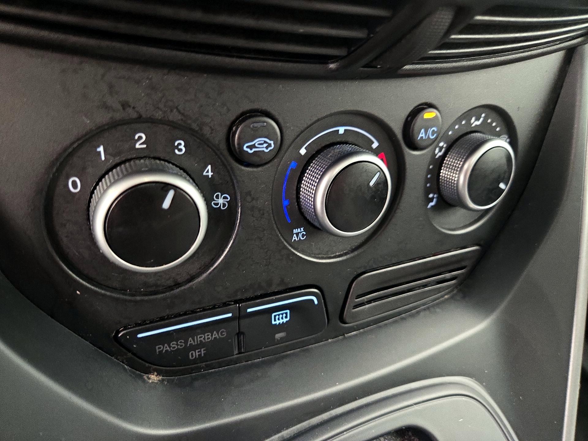 Thumbnail: 2014 Ford Escape - 15