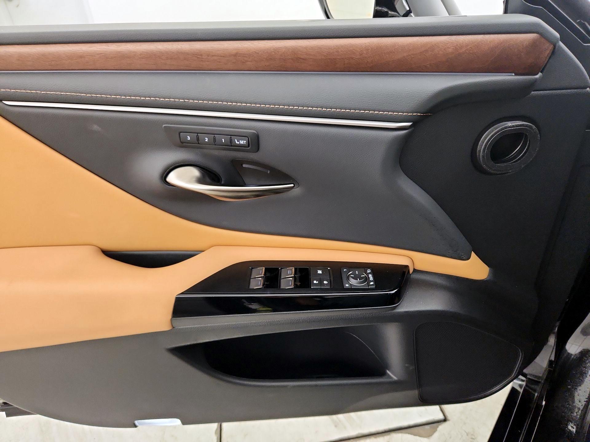 Thumbnail: 2024 Lexus ES - 12