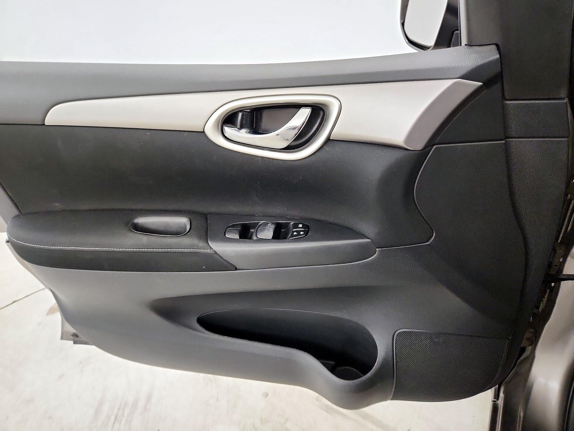 Thumbnail: 2015 Nissan Sentra - 12