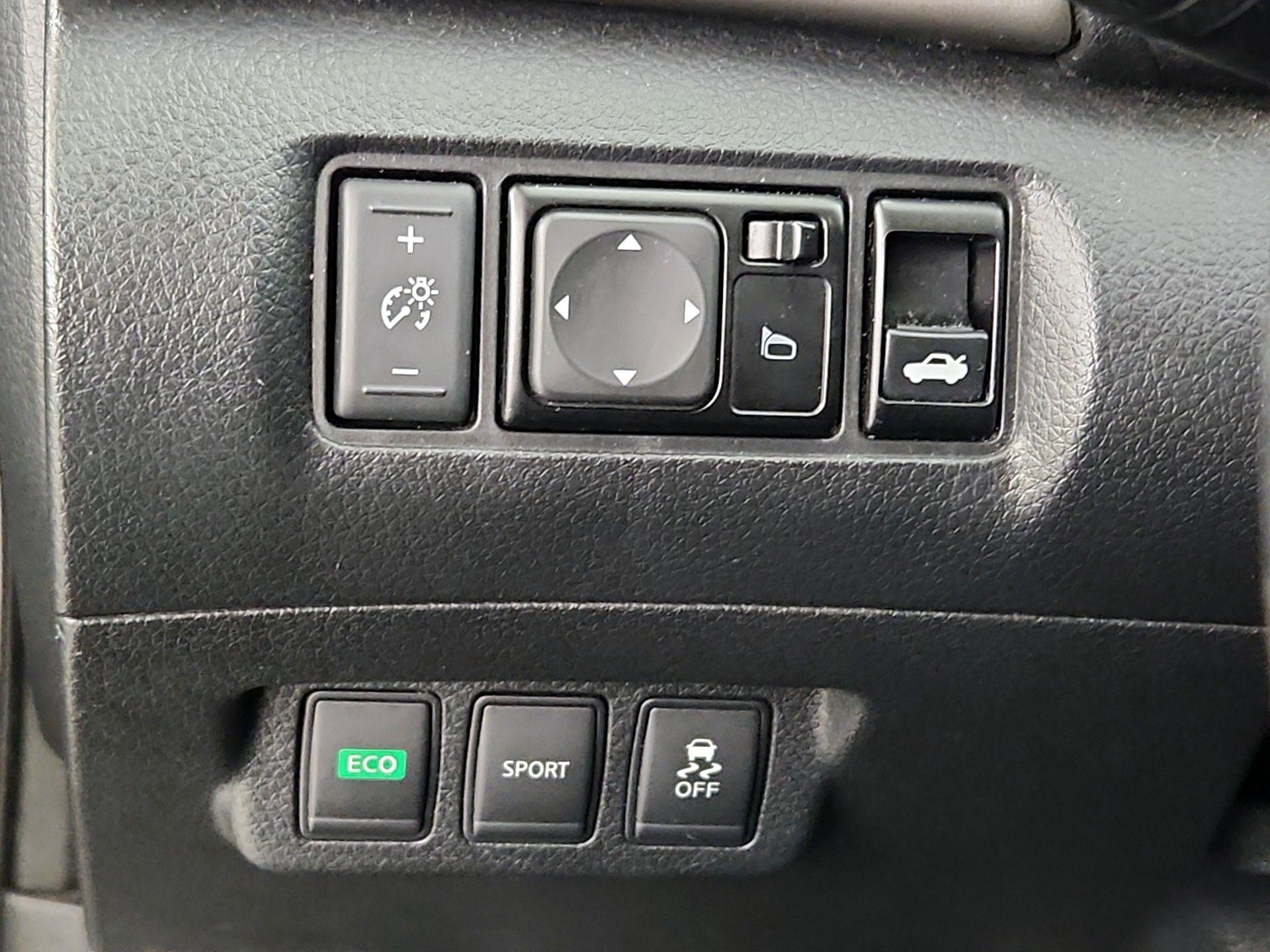 Thumbnail: 2015 Nissan Sentra - 13