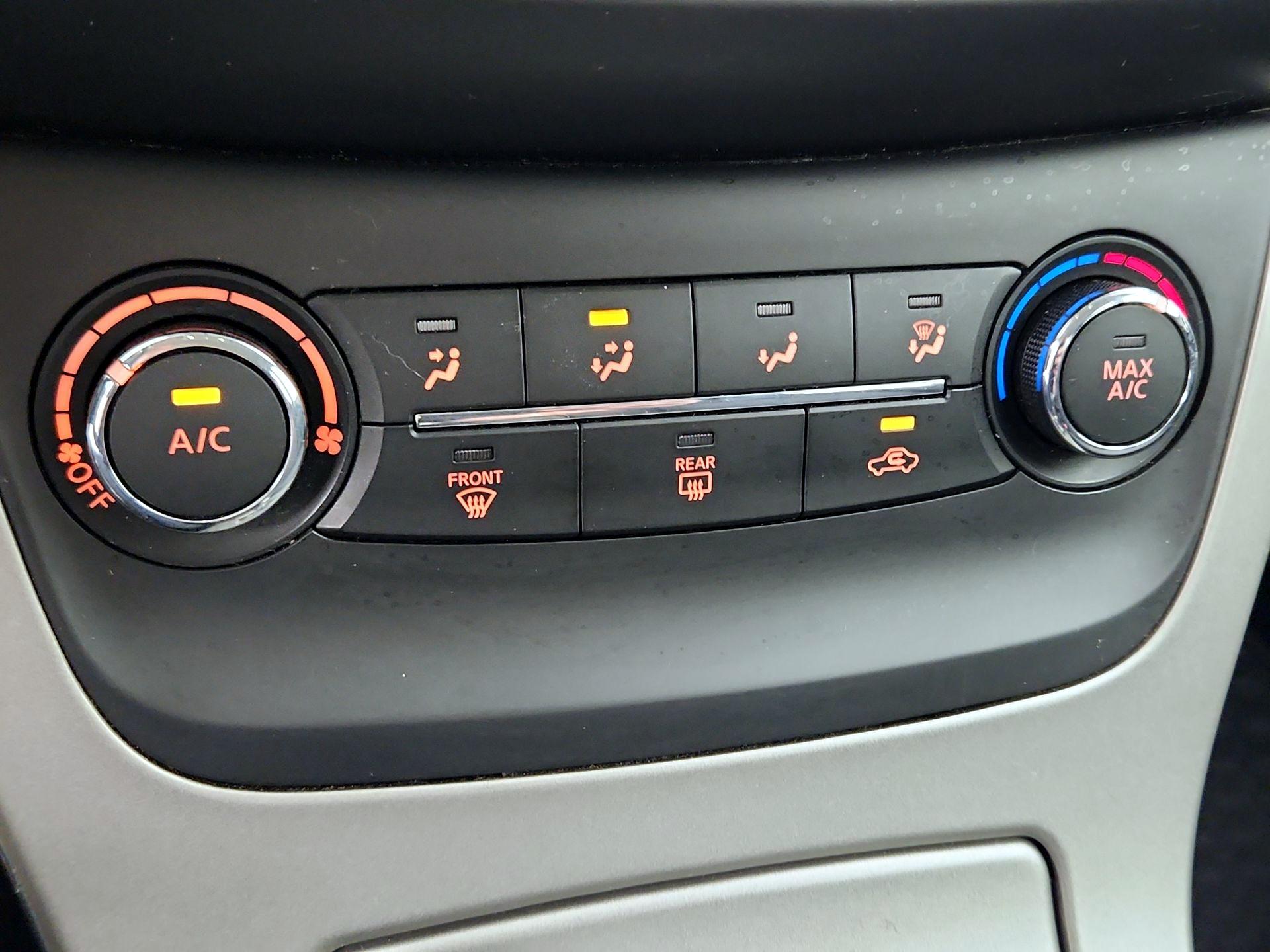 Thumbnail: 2015 Nissan Sentra - 16