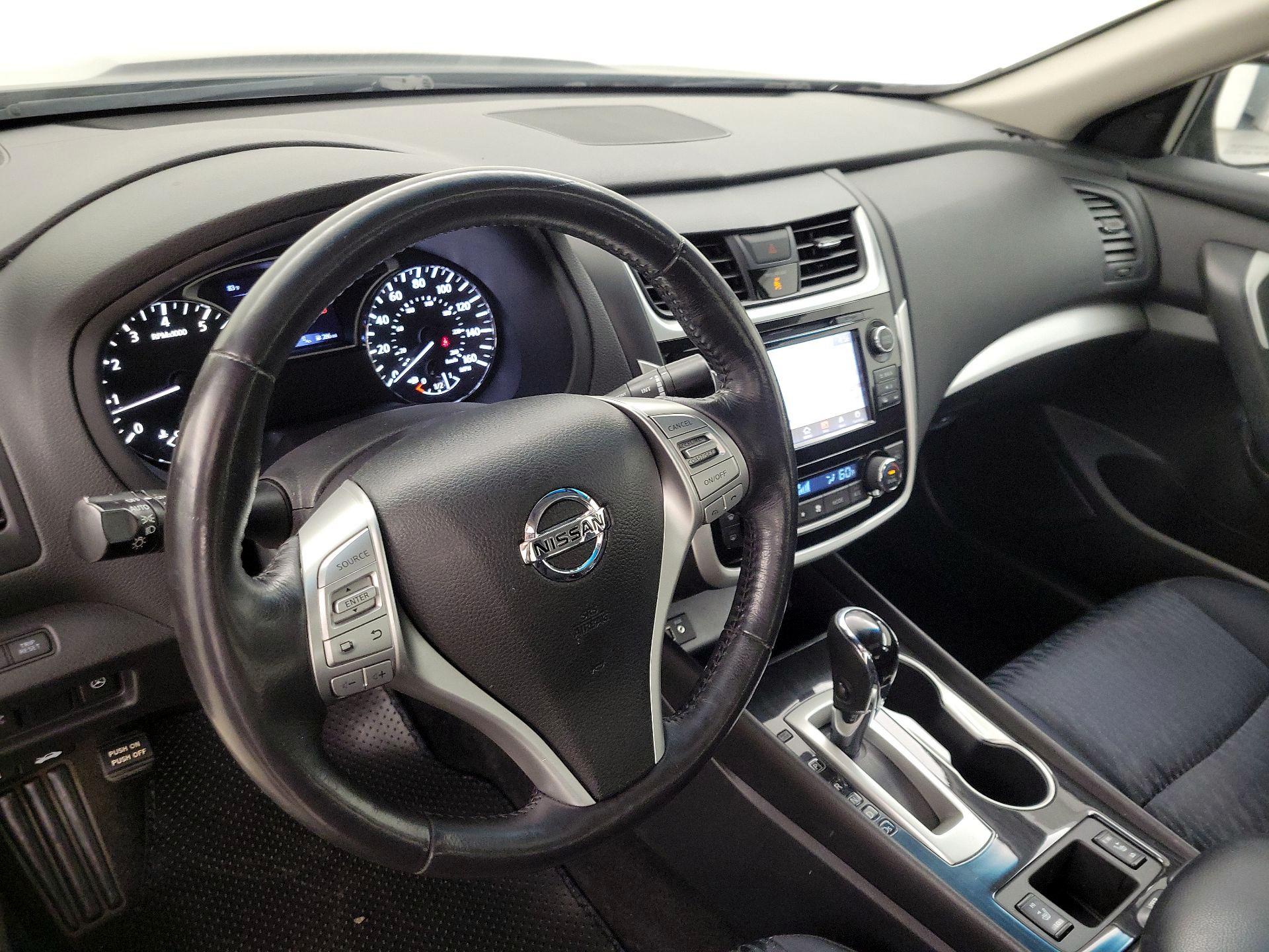 Thumbnail: 2018 Nissan Altima - 9