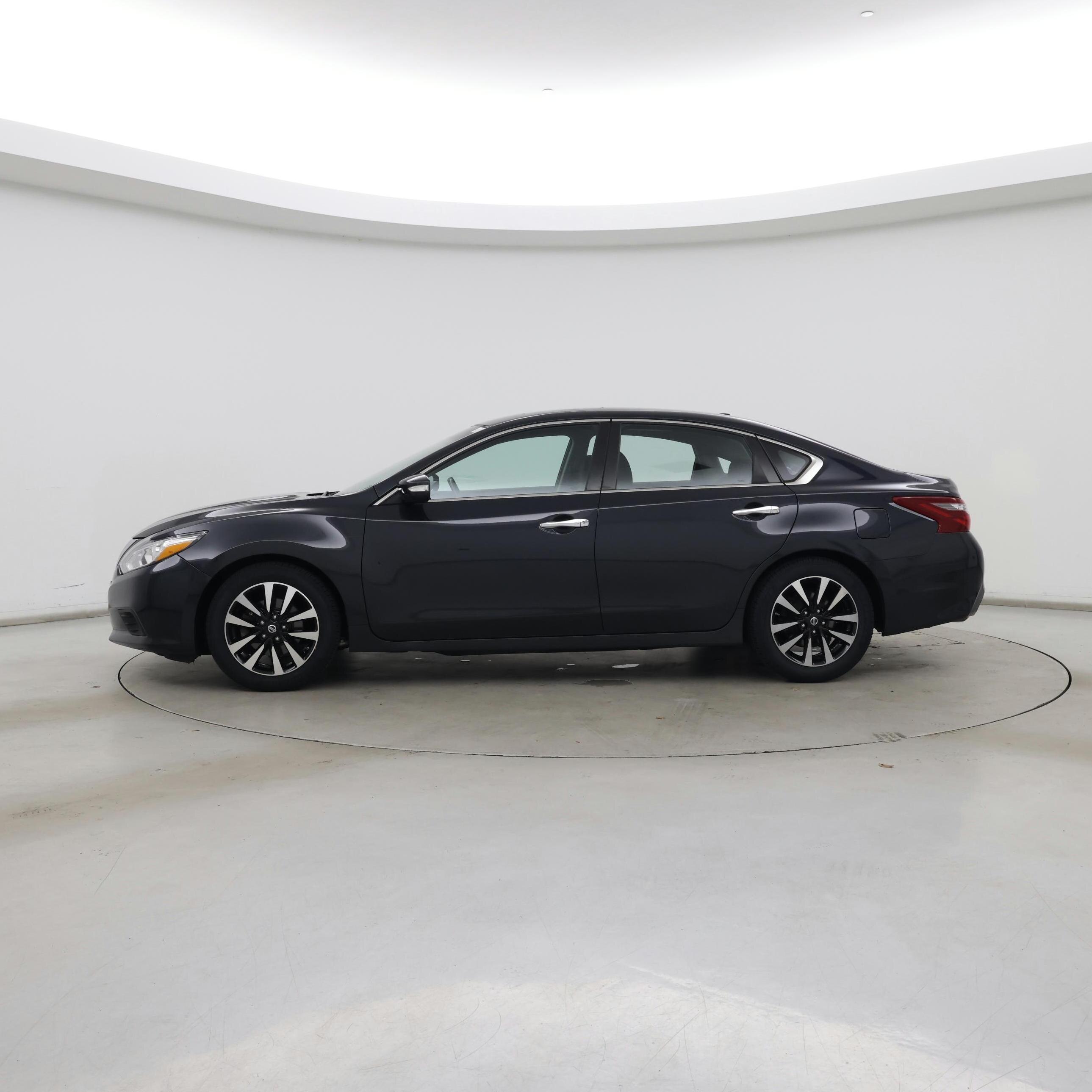 Thumbnail: 2018 Nissan Altima - 3