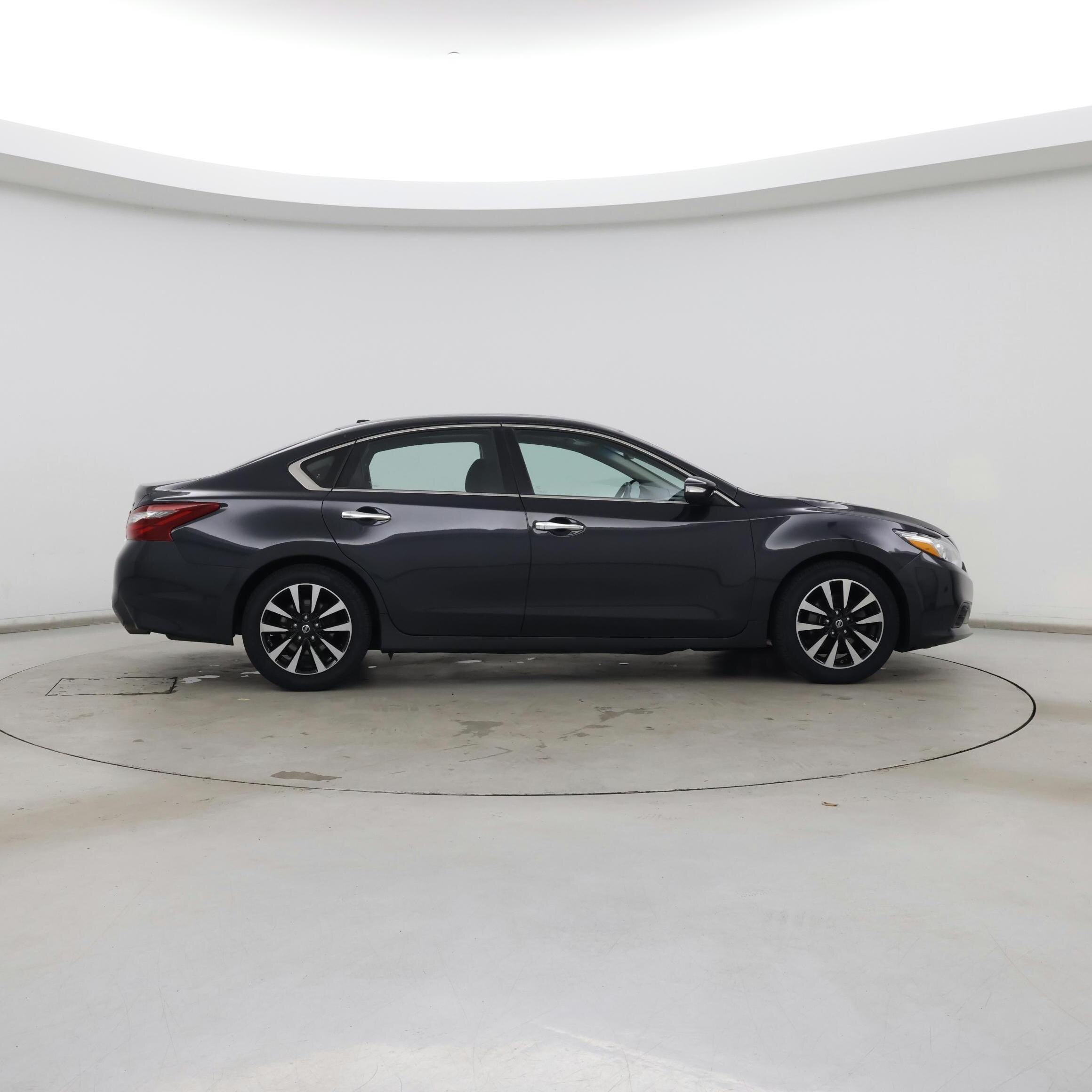 Thumbnail: 2018 Nissan Altima - 7
