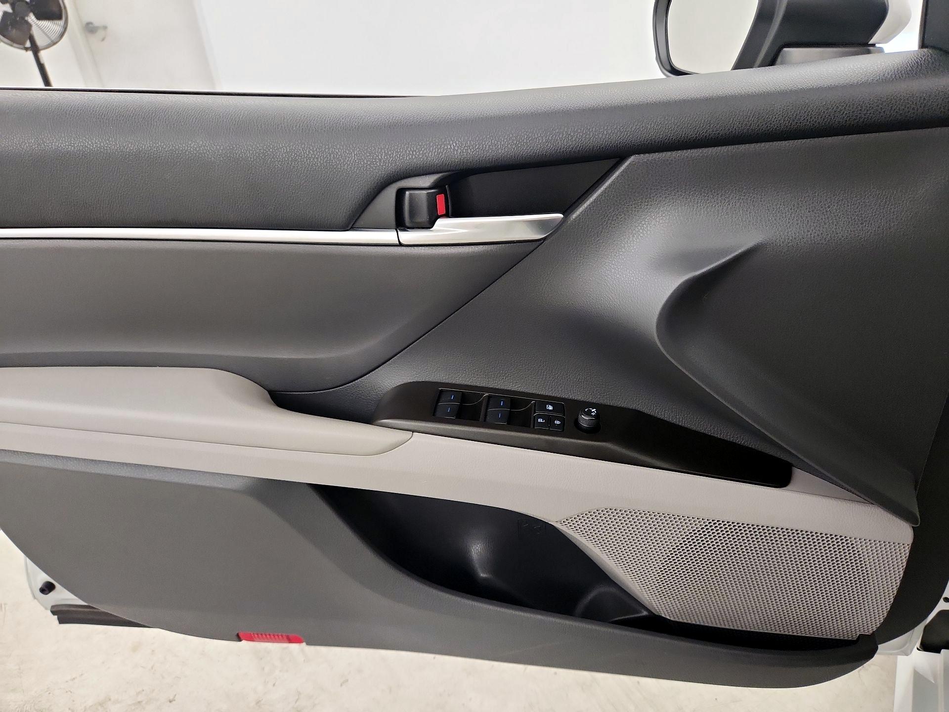 Thumbnail: 2022 Toyota Camry - 10