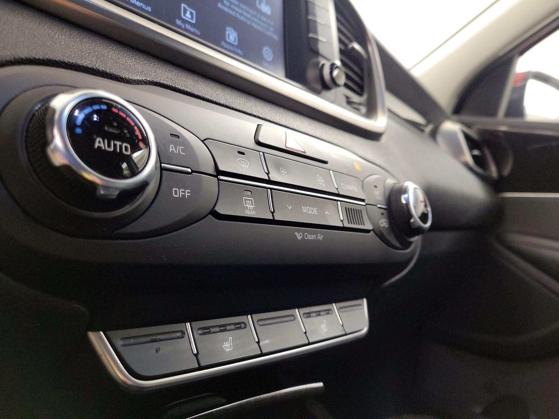 Thumbnail: 2018 Kia Sorento - 16