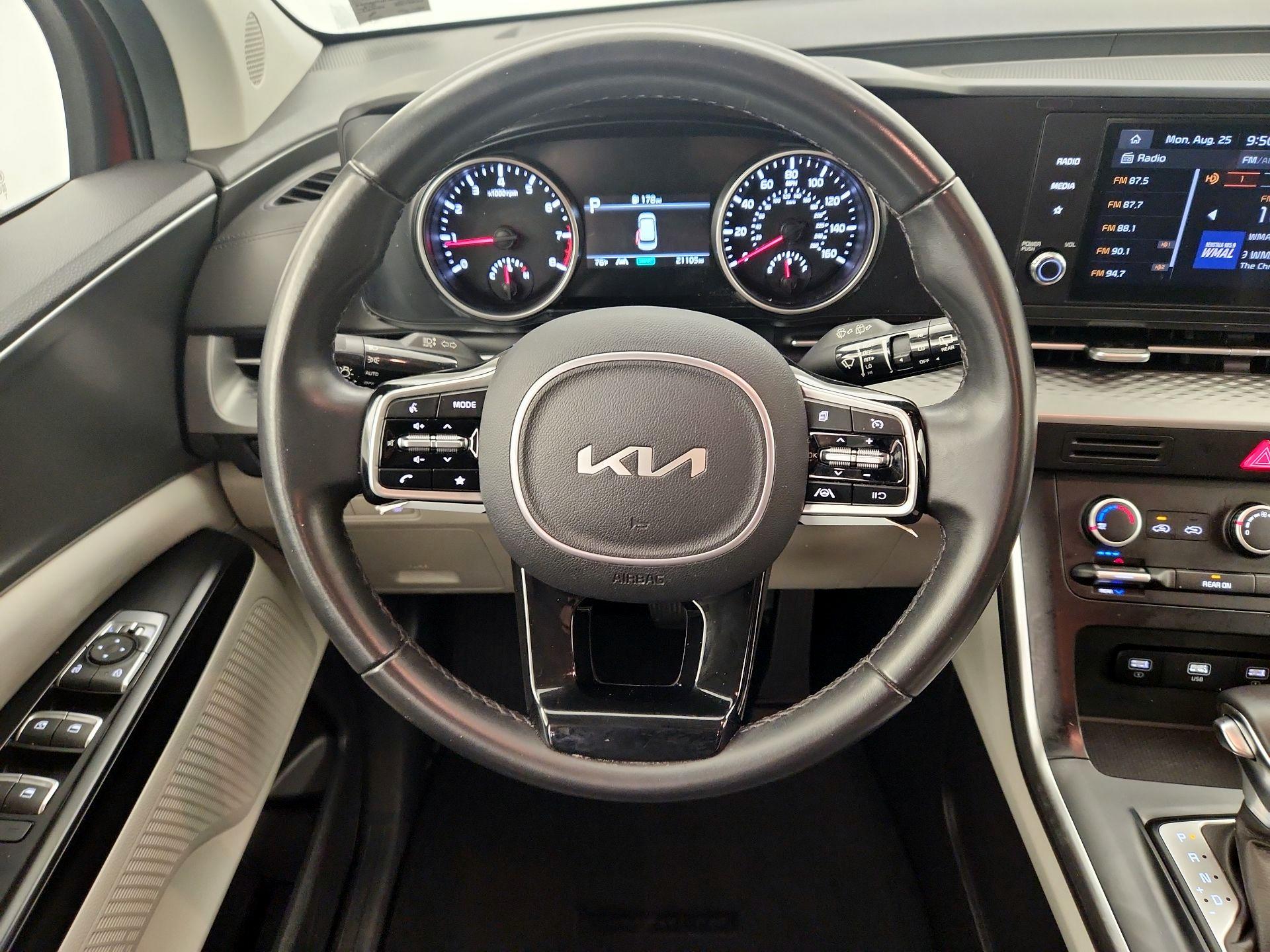 Thumbnail: 2023 Kia Carnival - 10