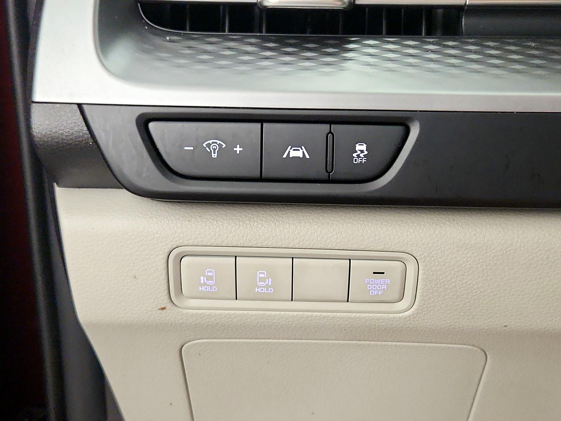 Thumbnail: 2023 Kia Carnival - 13