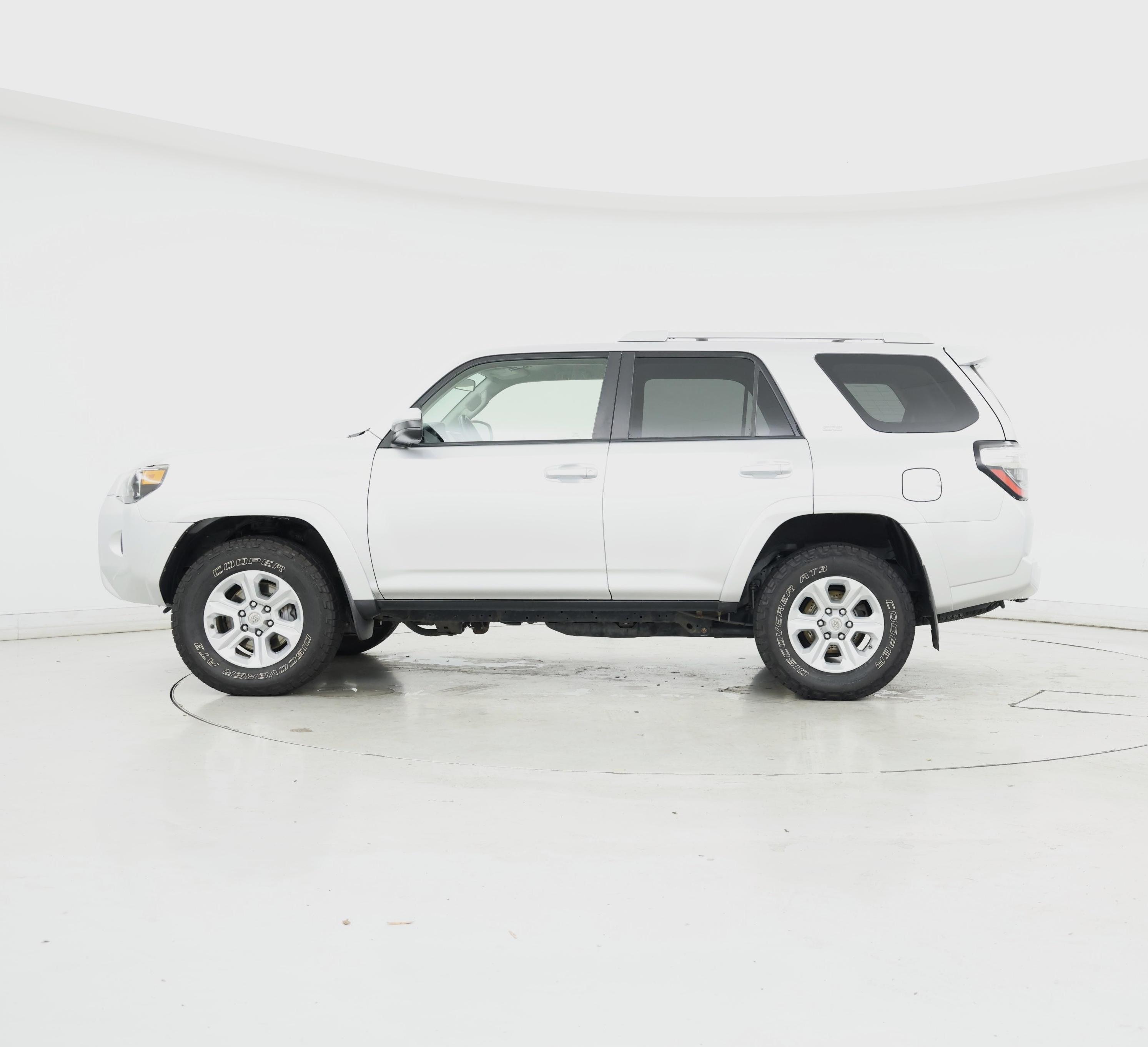 Thumbnail: 2015 Toyota 4Runner - 3