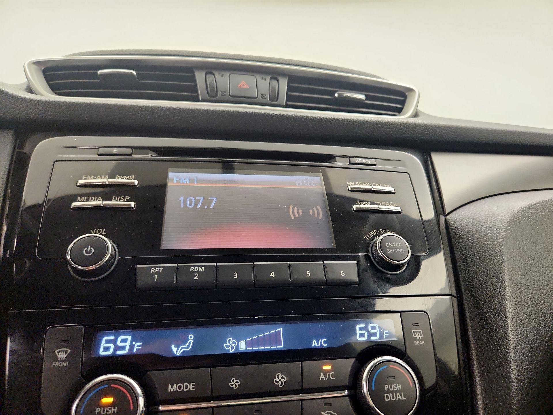 Thumbnail: 2015 Nissan Rogue - 15