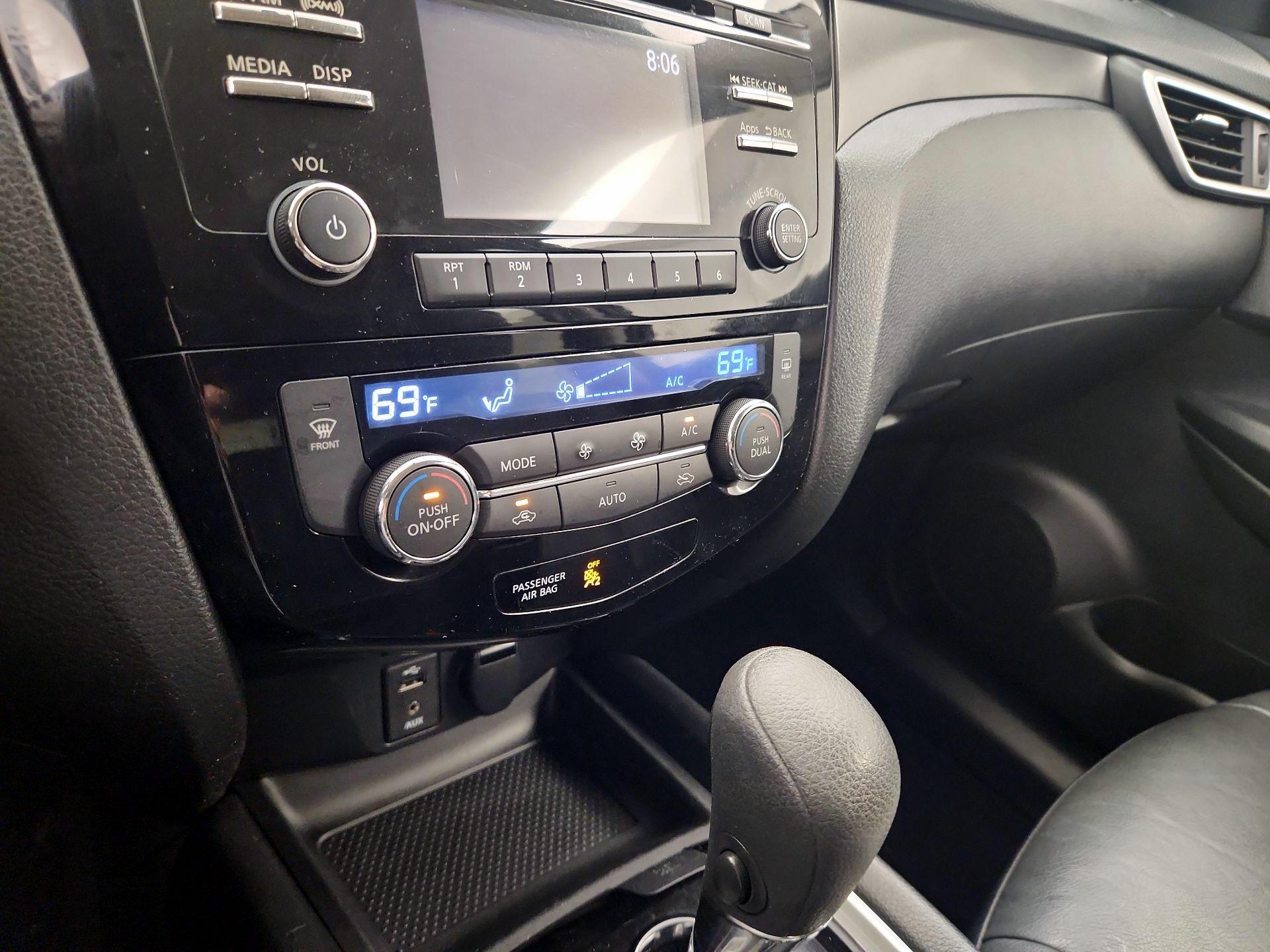 Thumbnail: 2015 Nissan Rogue - 16