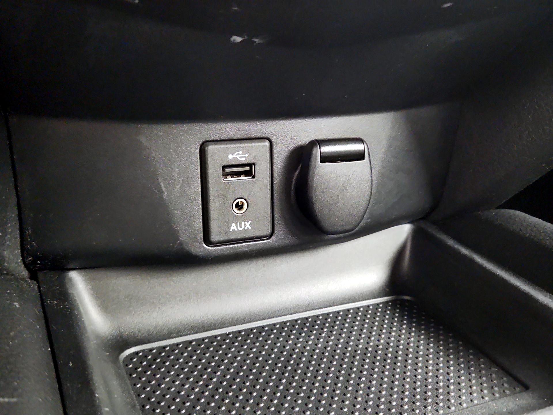 Thumbnail: 2015 Nissan Rogue - 18