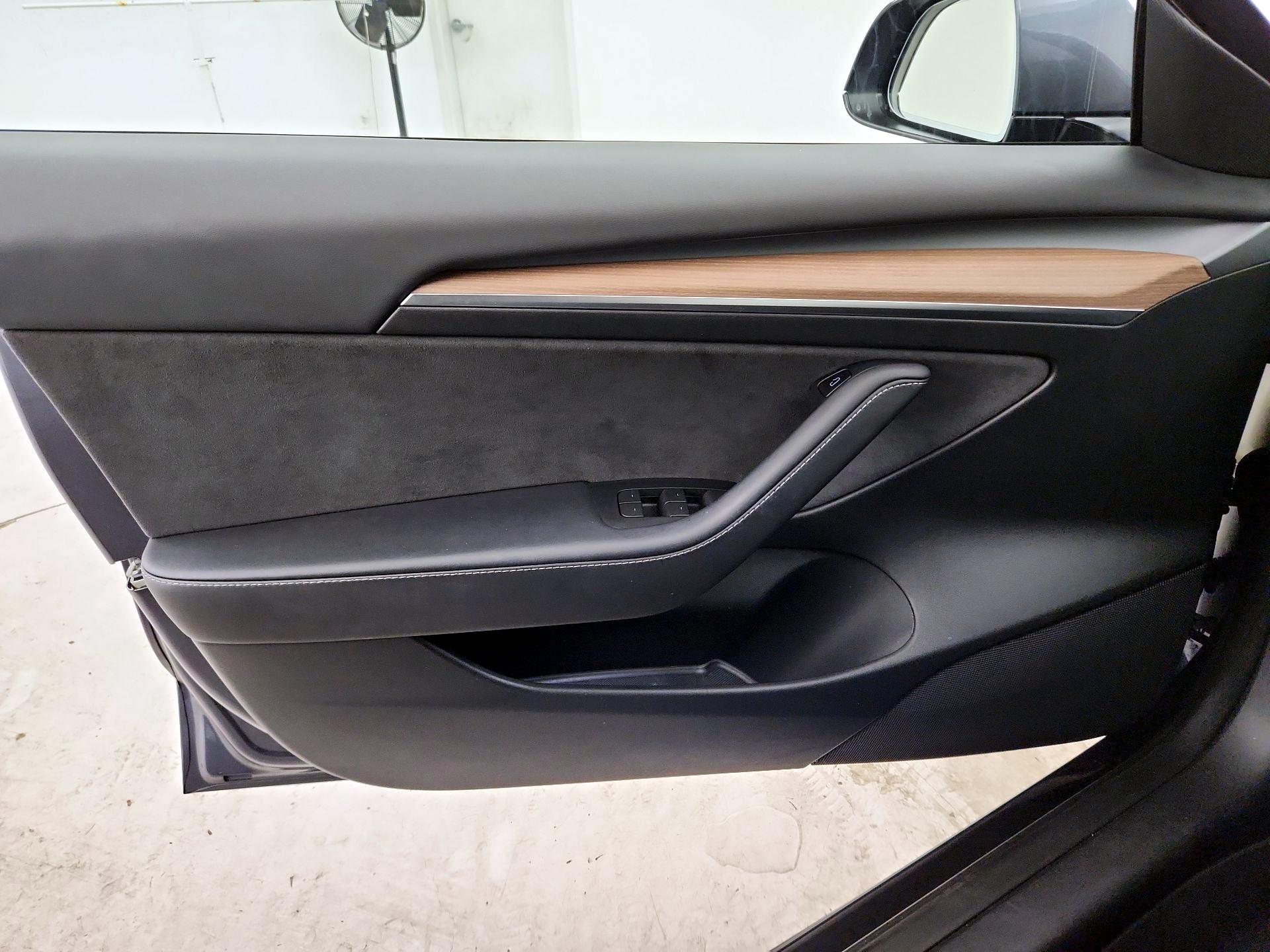 Thumbnail: 2023 Tesla Model 3 - 10