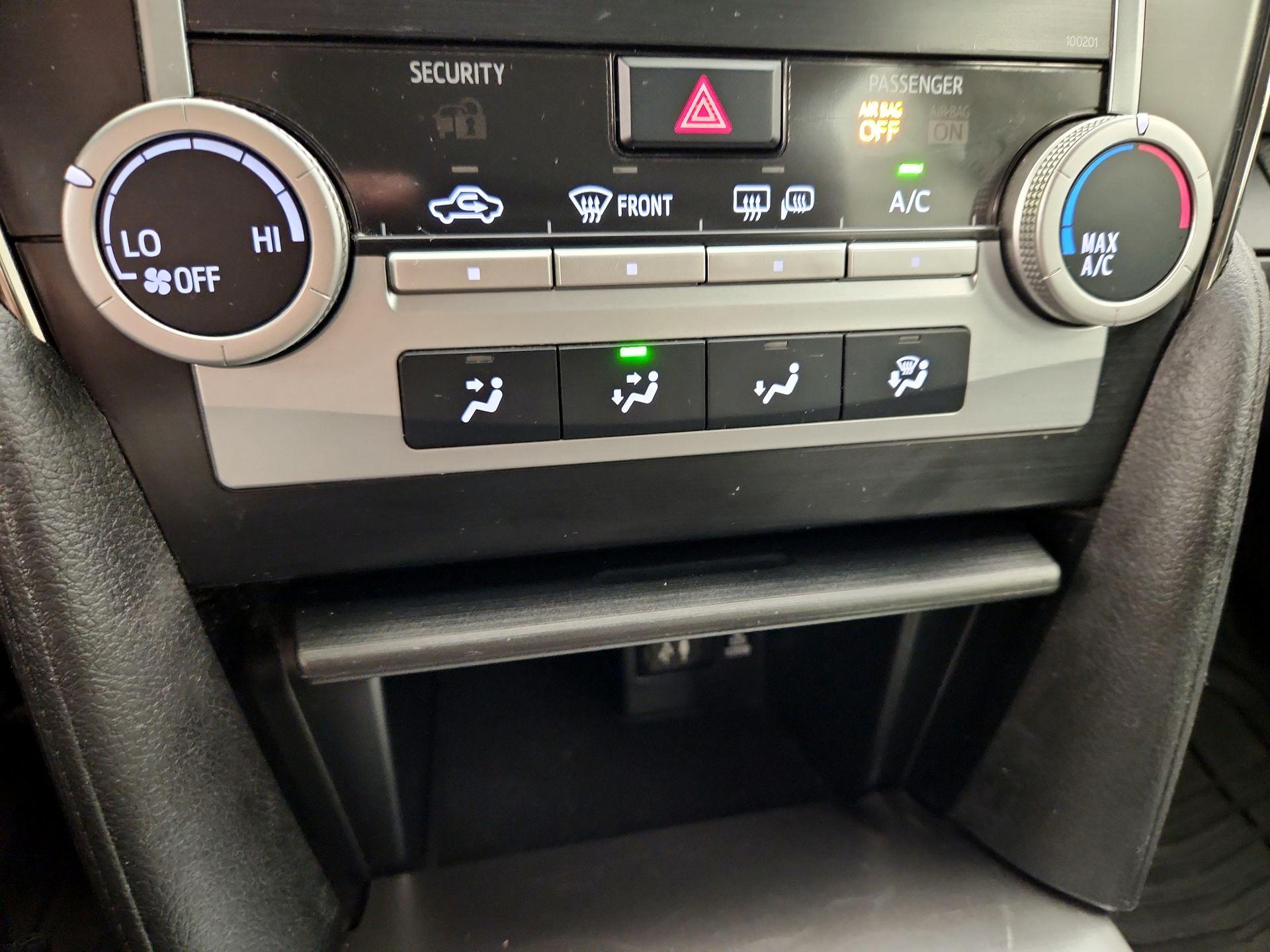 Thumbnail: 2014 Toyota Camry - 16