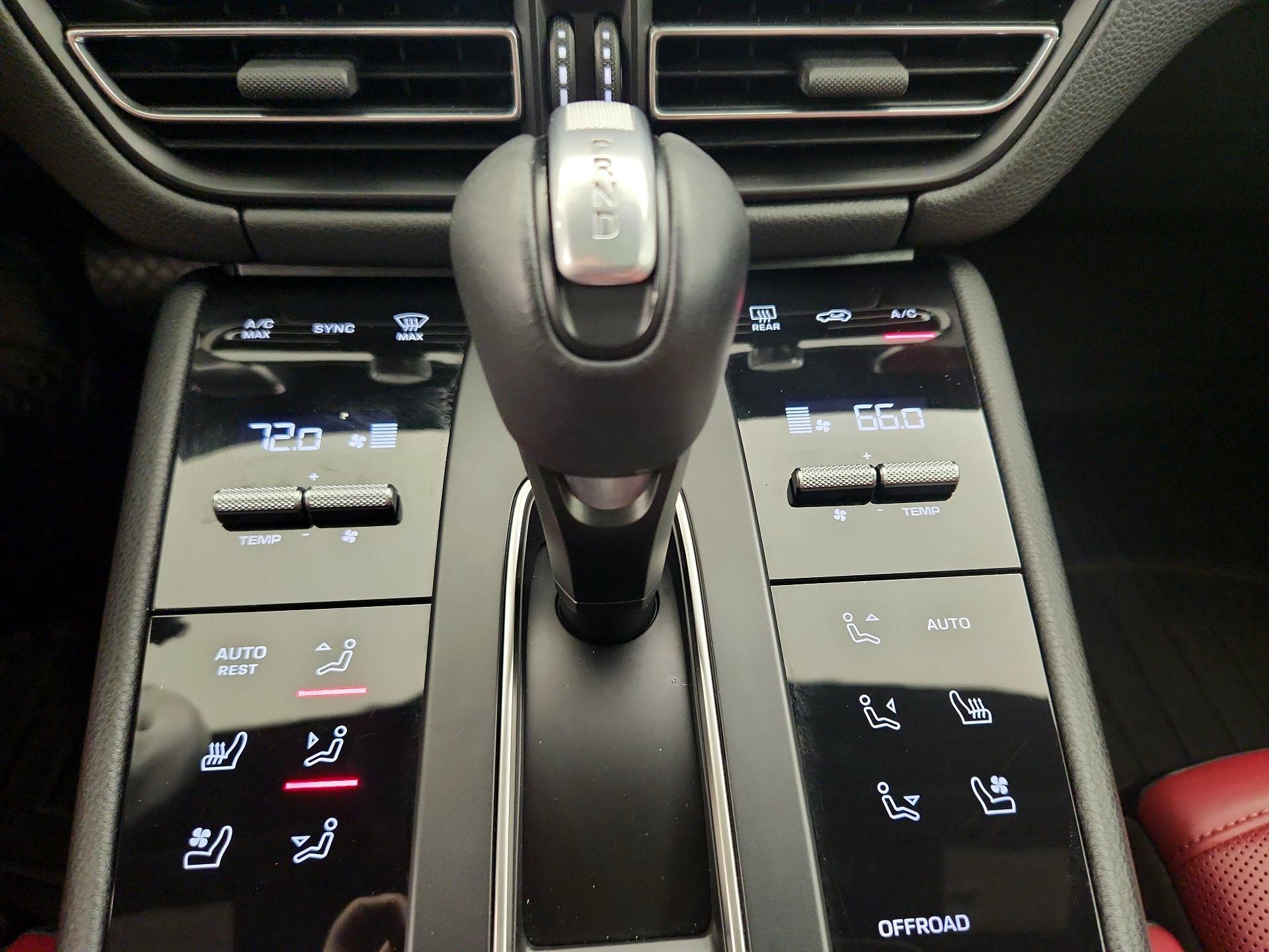 Thumbnail: 2024 Porsche Macan - 17