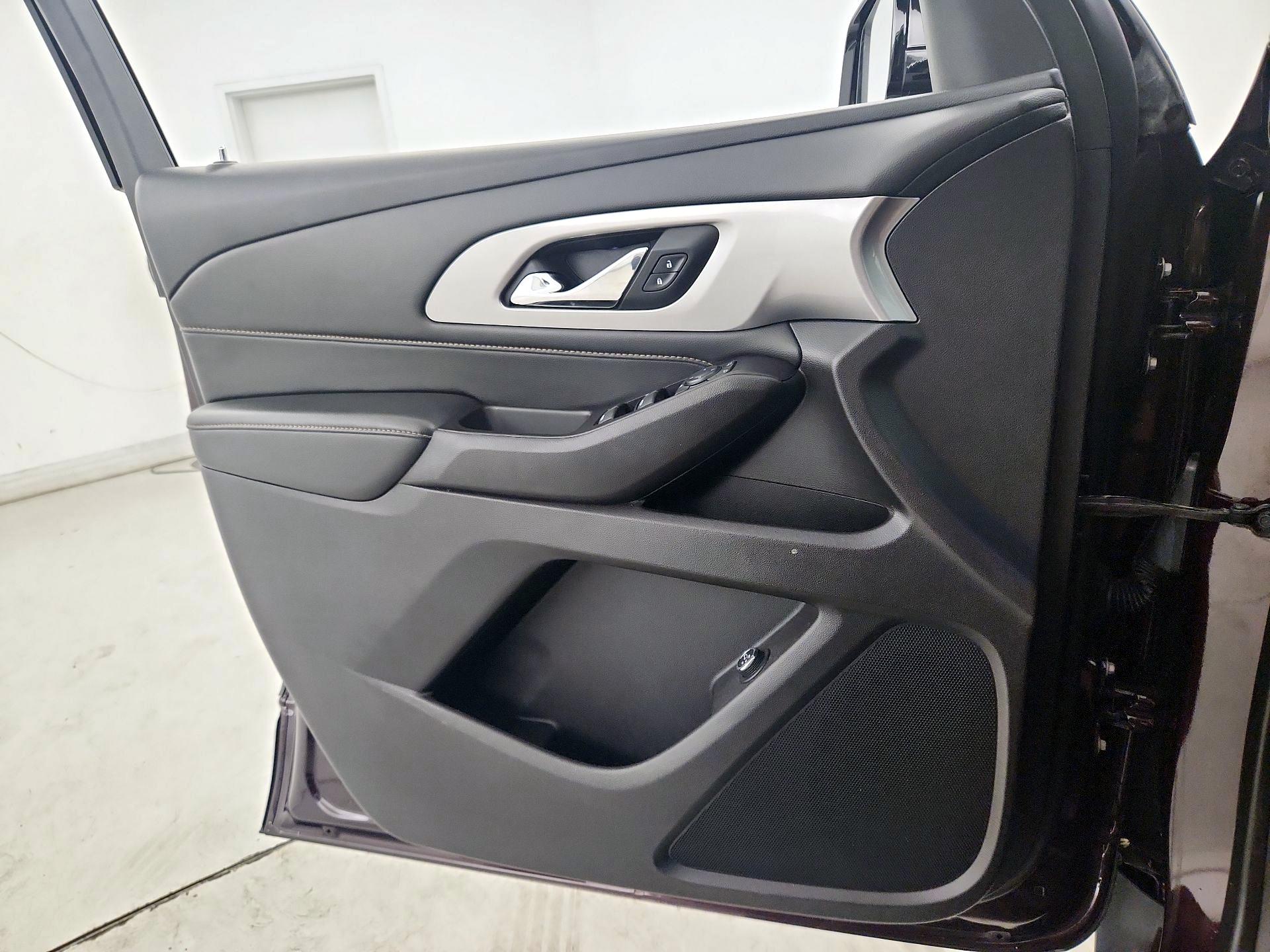 Thumbnail: 2019 Chevrolet Traverse - 12