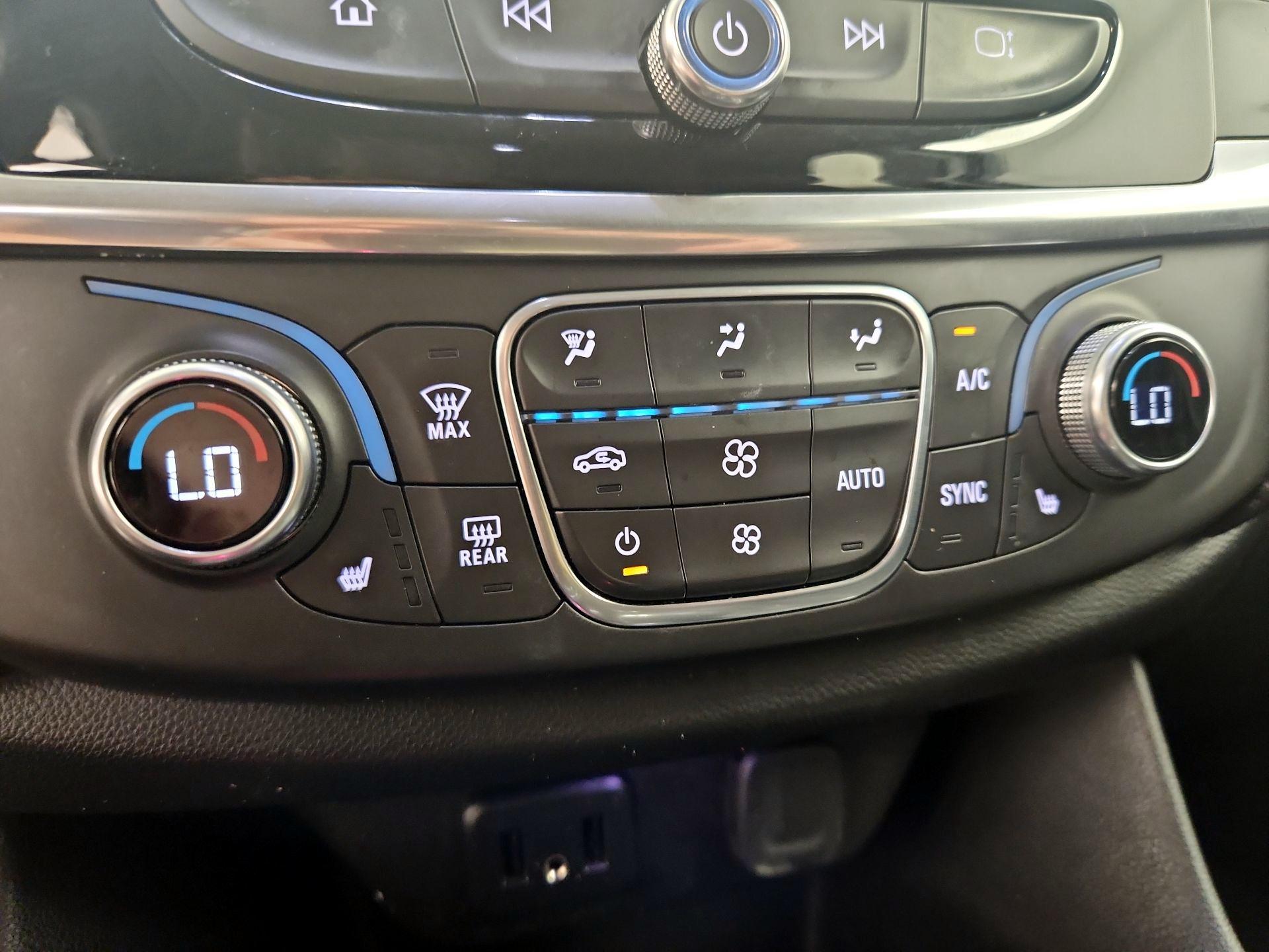 Thumbnail: 2019 Chevrolet Traverse - 16