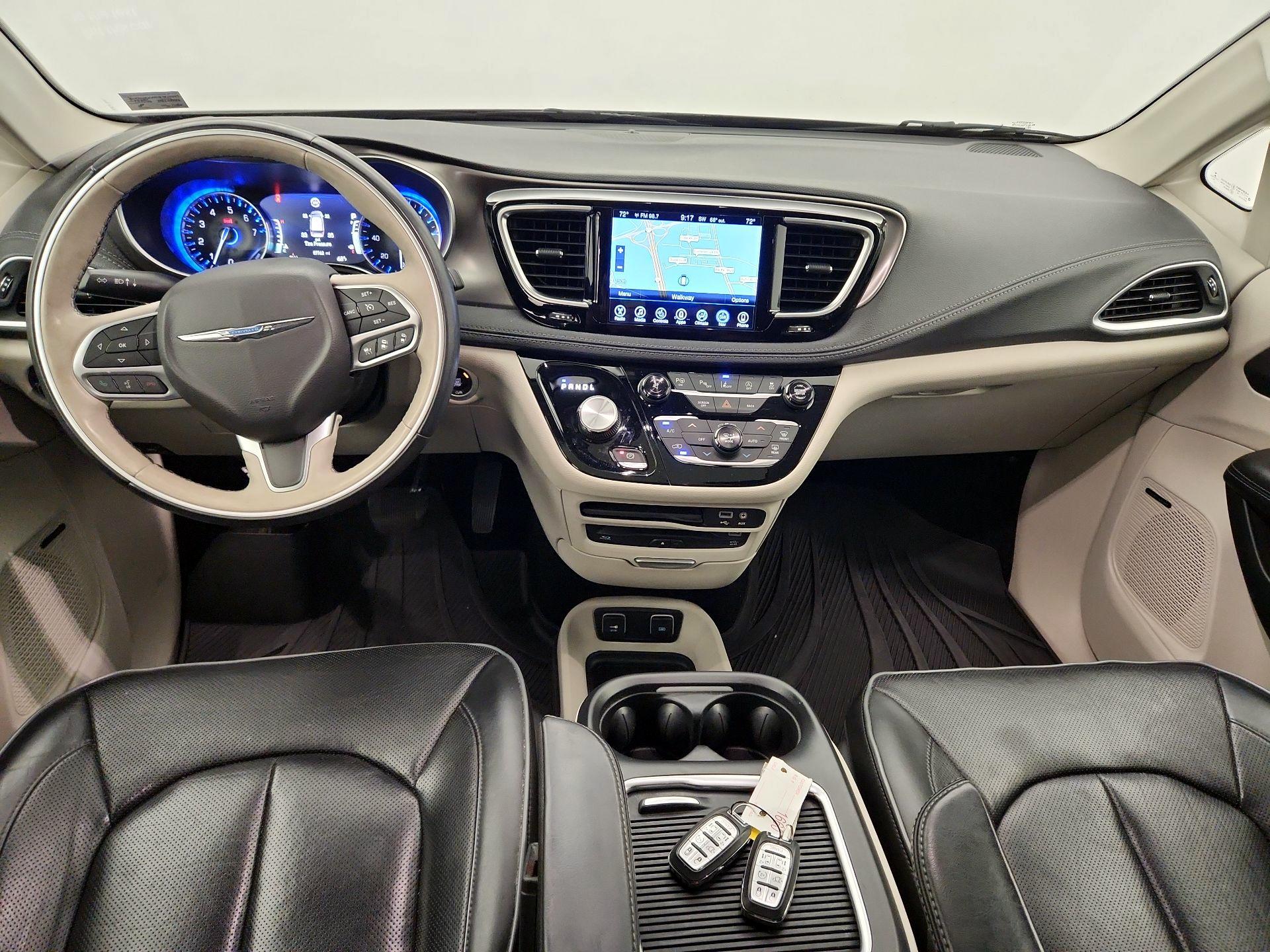 Thumbnail: 2017 Chrysler Pacifica - 9