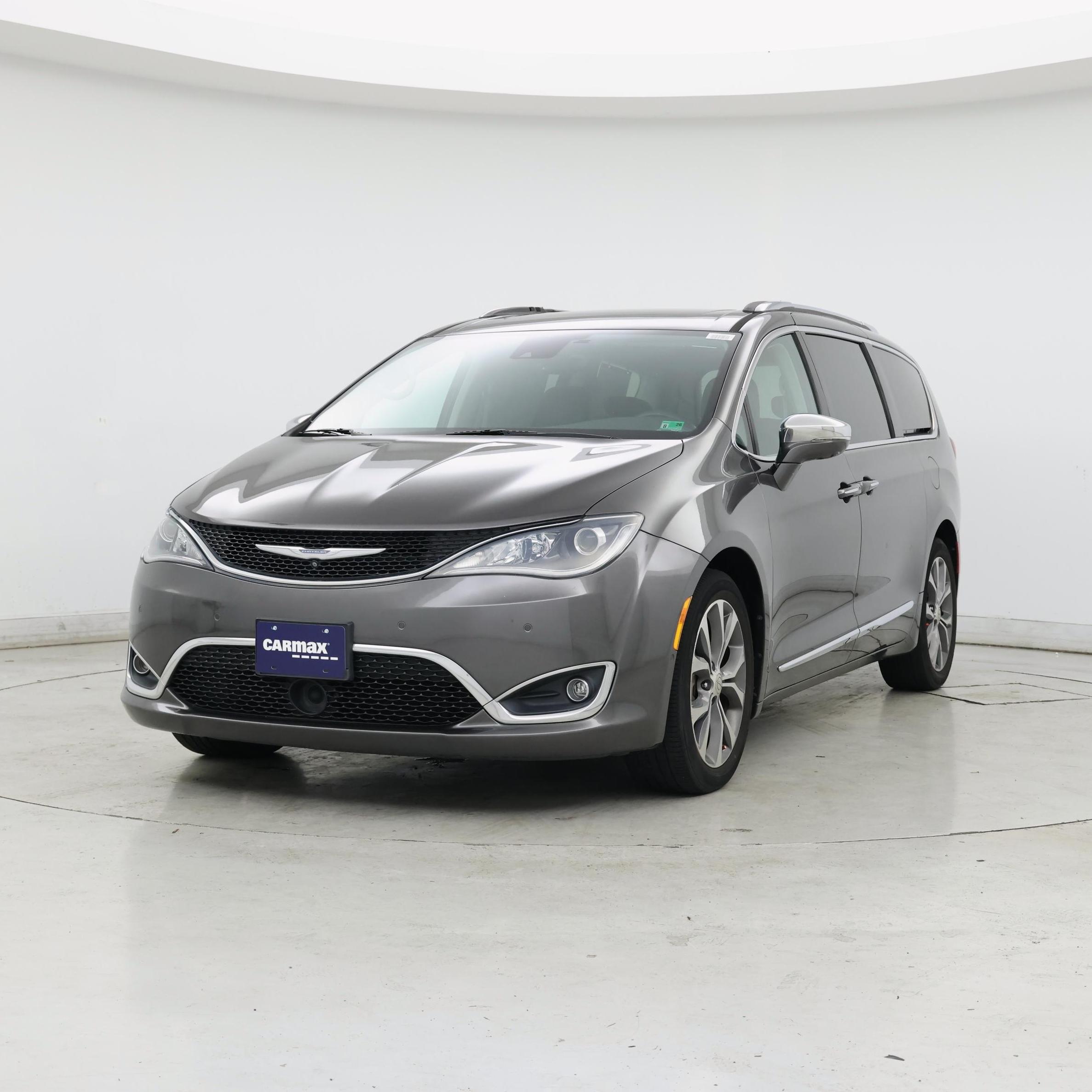 Thumbnail: 2017 Chrysler Pacifica - 4