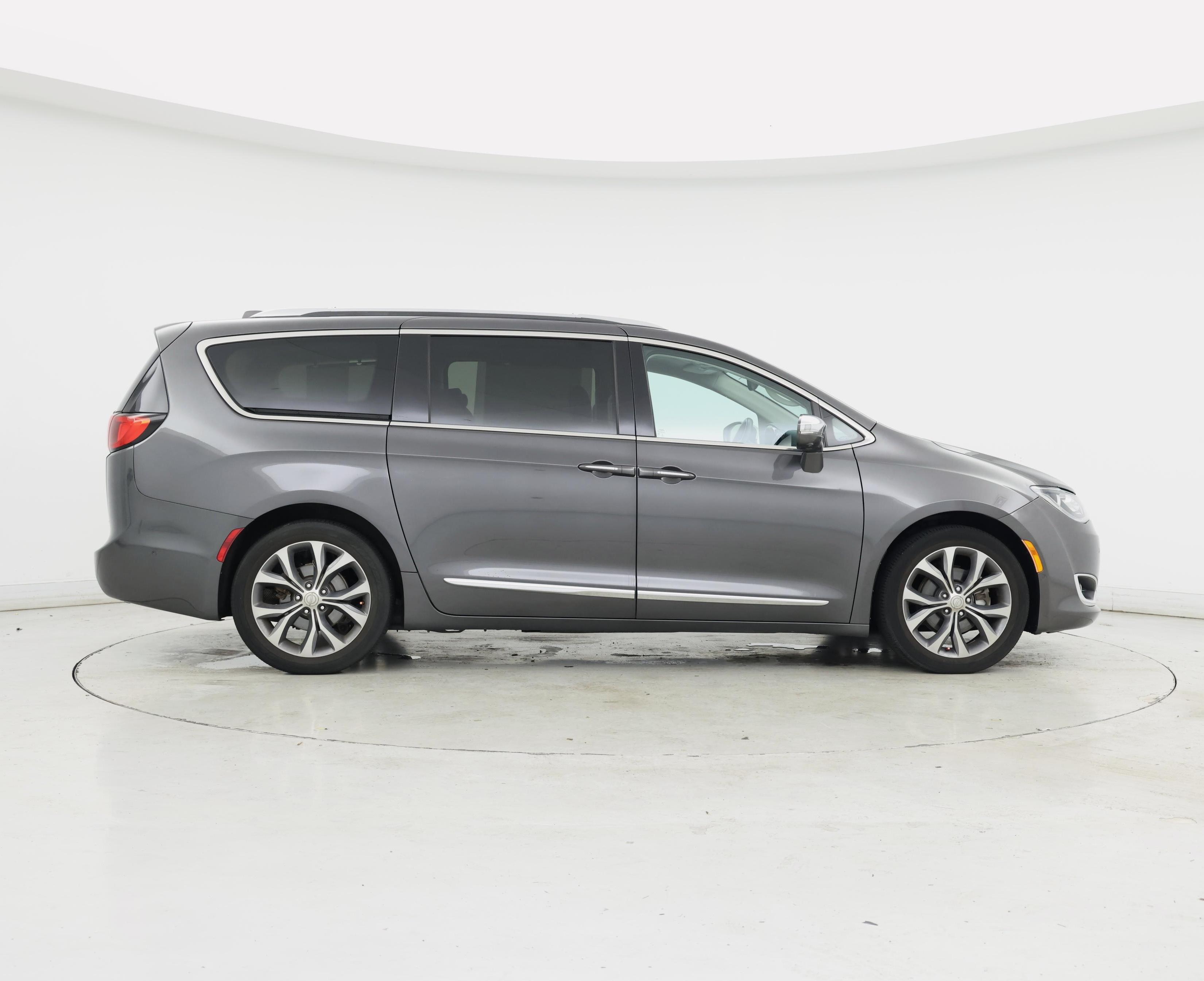Thumbnail: 2017 Chrysler Pacifica - 7