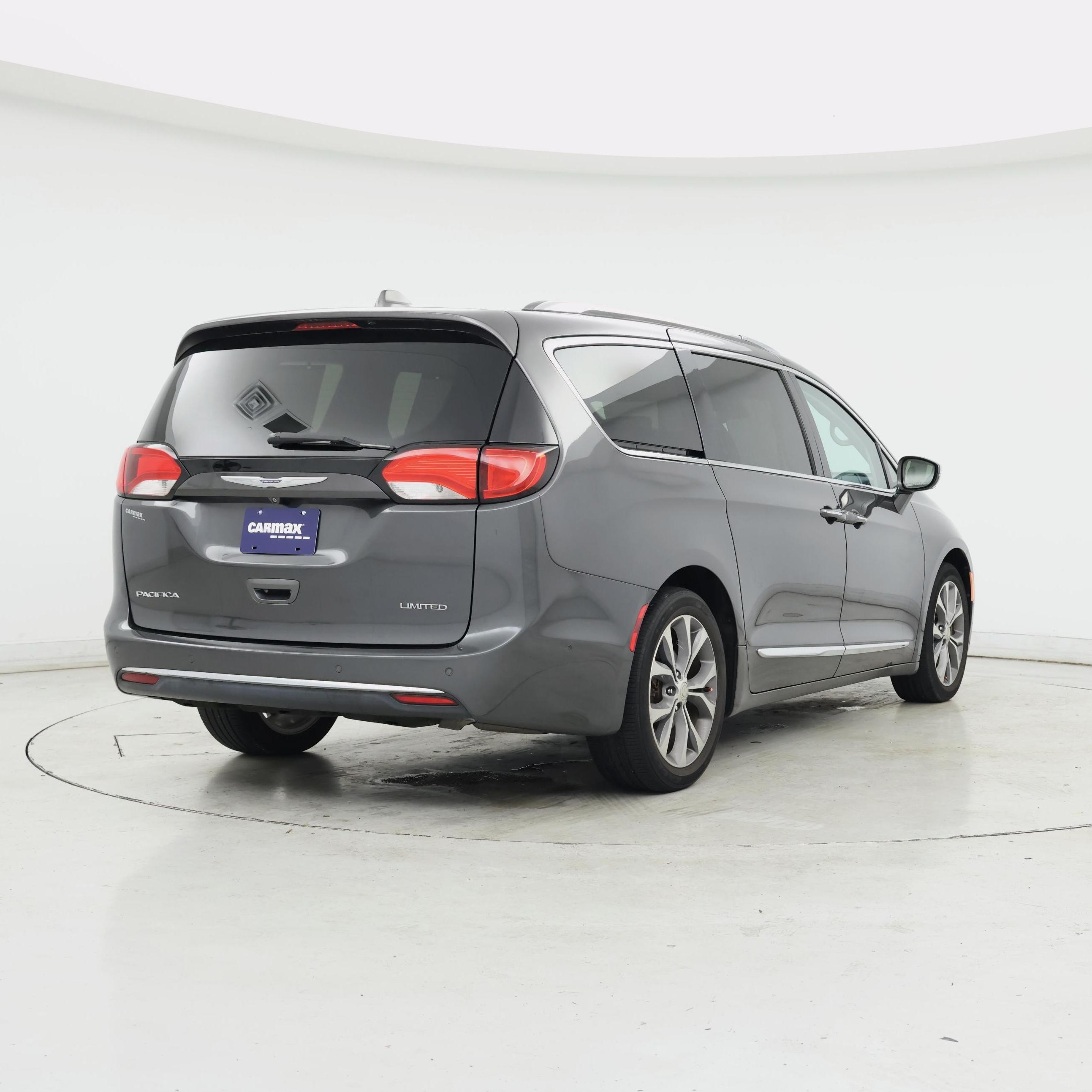 Thumbnail: 2017 Chrysler Pacifica - 8