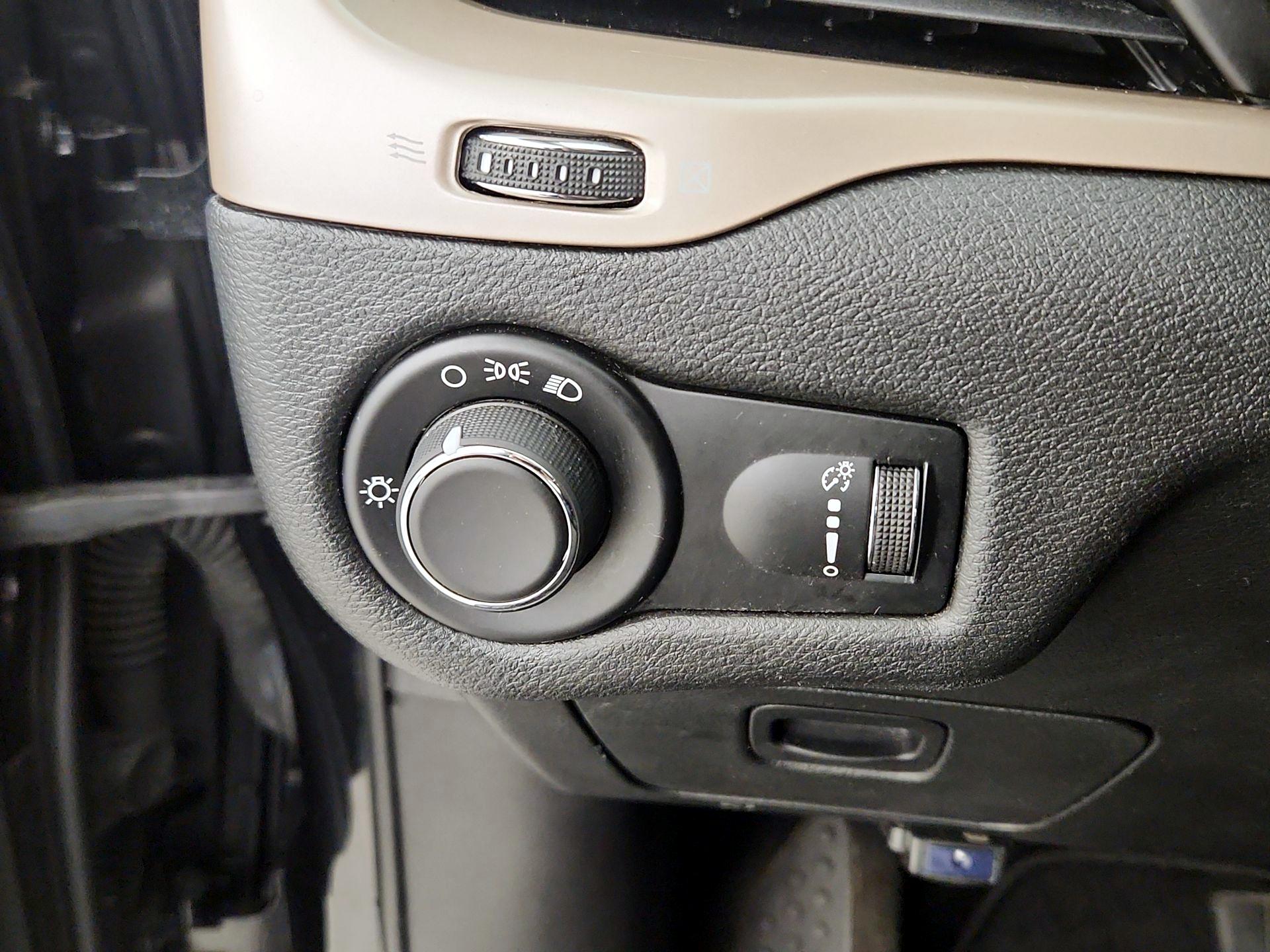 Thumbnail: 2015 Jeep Cherokee - 13