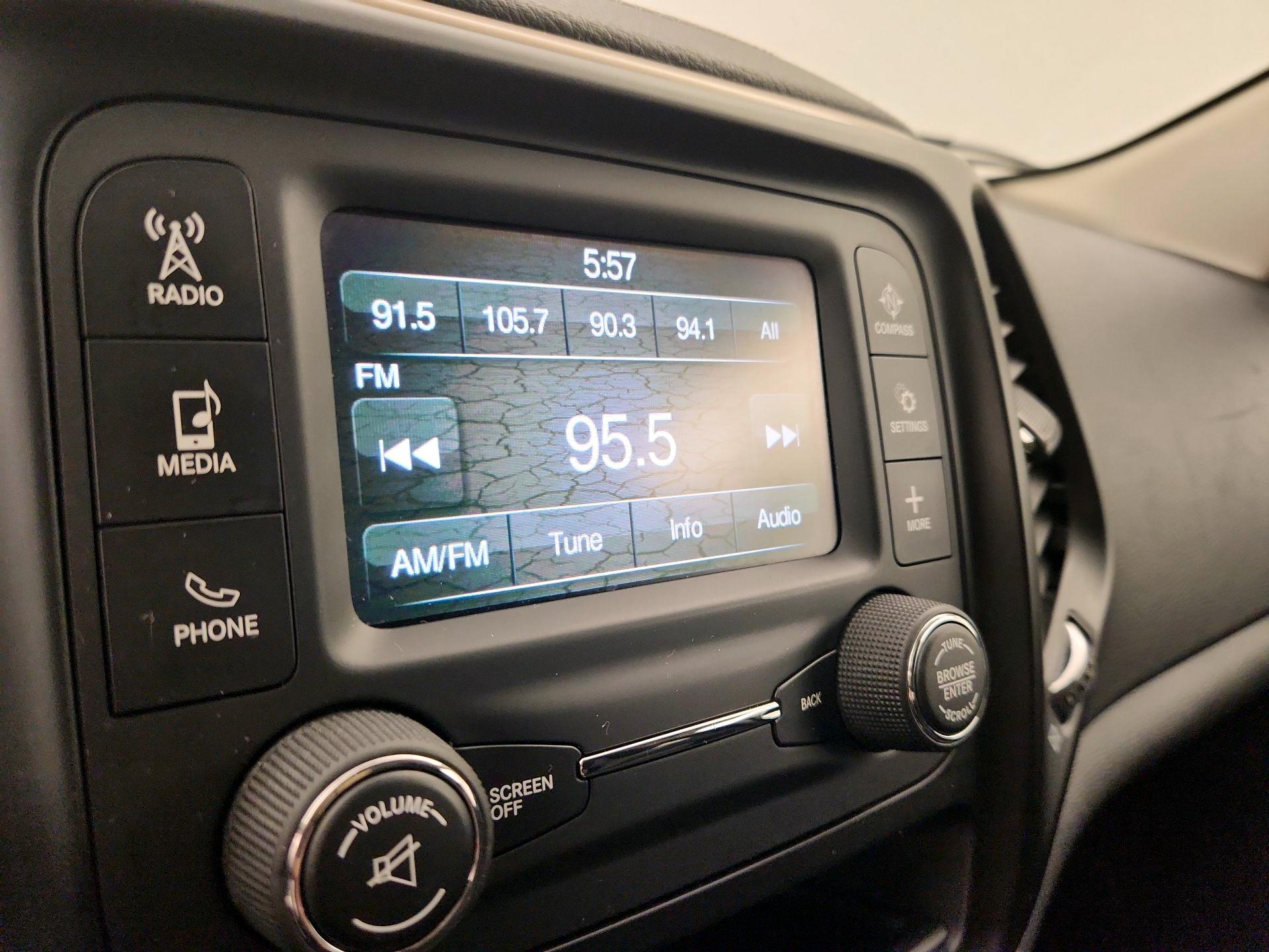 Thumbnail: 2015 Jeep Cherokee - 15