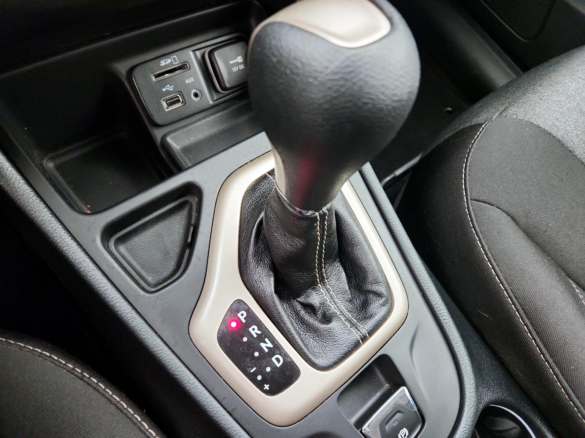 Thumbnail: 2015 Jeep Cherokee - 17